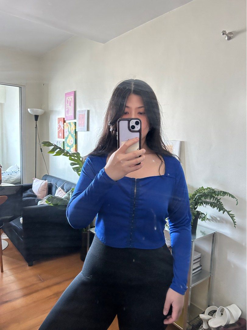 SHEIN EZwear Plus Hook And Eye Square Neck Tee (Category: Longsleeves) located in Makati City. Submitted by nikkiarchives (Listing ID 1417749407, Image 3). Description: One of my personal favorites 🤩 10/10 condition 3rd photo is the when worn RFS: decluttering.