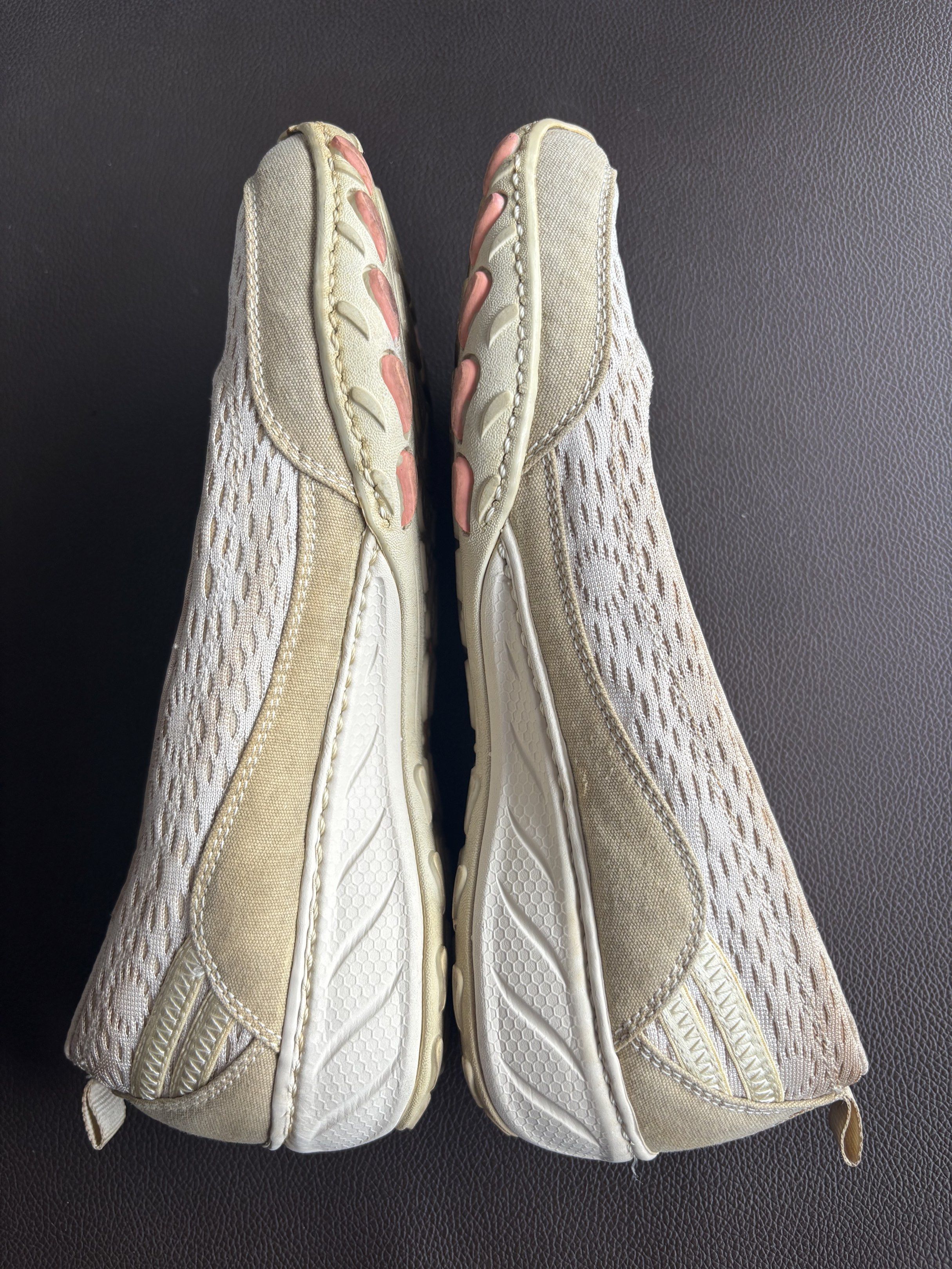 Skechers Beige Walking Shoes (Category: Sneakers) located in Pasig City. Submitted by declutter_sparkjoy (Listing ID 1417766971, Image 2). Description: Skechers walking shoes with a bit of low heel for added height..