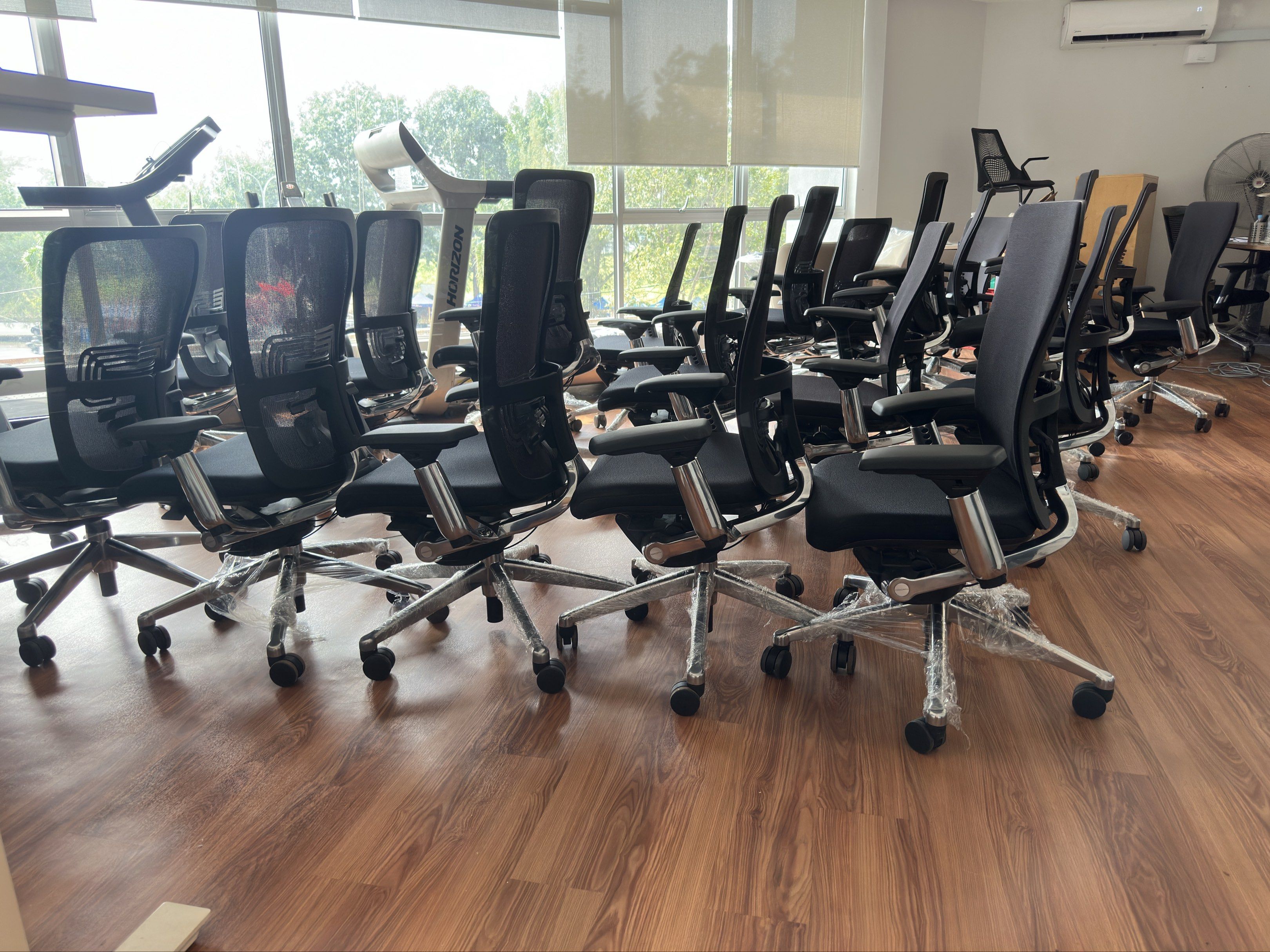 HAWORTH ZODY POLISH FRAME (Premium Ergonomic) | SPayLater / Atome / Credit card installment (Category: Office & Business Technology) located in Petaling Jaya. Submitted by displayelement1 (Listing ID 1229186836, Image 2). Description: Haworth Zody Ergonomic Chair – Polished Aluminium Frame (Premium Model) Corporate grade ergonomic chair from Haworth, one of the world’s leading office furniture brands. The Zody model is internationally known for i