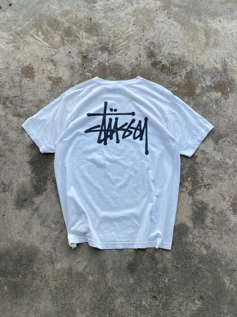 Stussy Basic Tee (Category: Tshirts & Polo Shirts) located in Wakaf Bharu. Submitted by tshirt.thrift_ (Listing ID 1417783494, Image 1). Description: Pit 23 Labuh 30 Condition 9/10 Dfod.