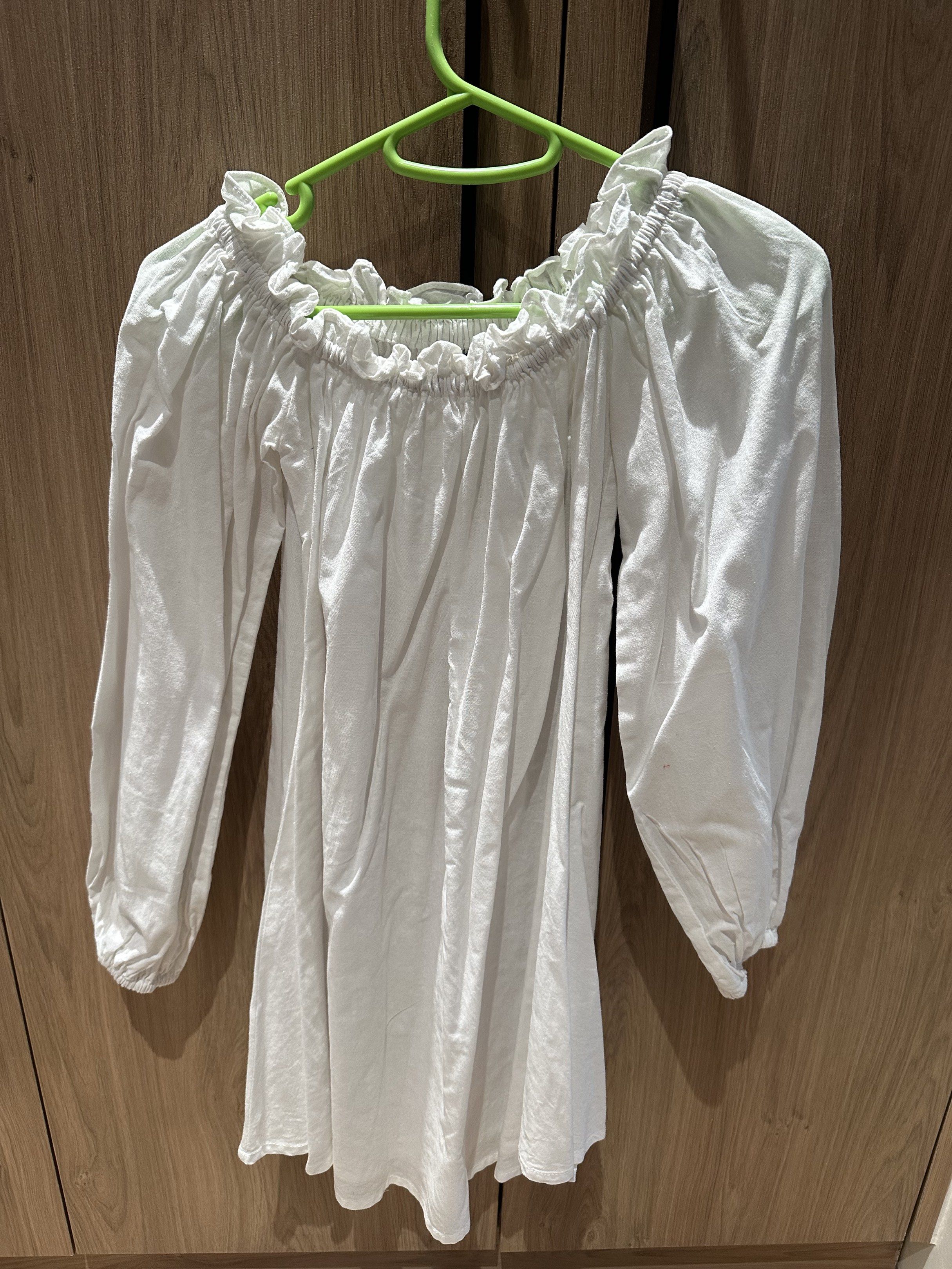 Style Staple Off-Shoulder Dress (Category: Dresses) located in Quezon City. Submitted by sdl_x (Listing ID 1417639675, Image 1). Description: - Style Star off-shoulder dress - Long sleeves - Relaxed fit - Ruffled neckline - Lightweight fabric - Suitable for casual and special occasions.