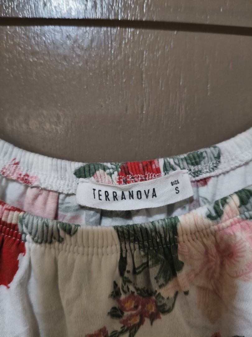 Terranova Floral Off-Shoulder Top - Size S (Category: Blouses) located in Quezon City. Submitted by miss.len (Listing ID 1417627082, Image 2). Description: - Terranova off-shoulder top - Size: Small - Features a vibrant floral print - Ruffled neckline - Comfortable fit - Lightweight and breathable fabric - Ideal for casual wear and summer gatherings.