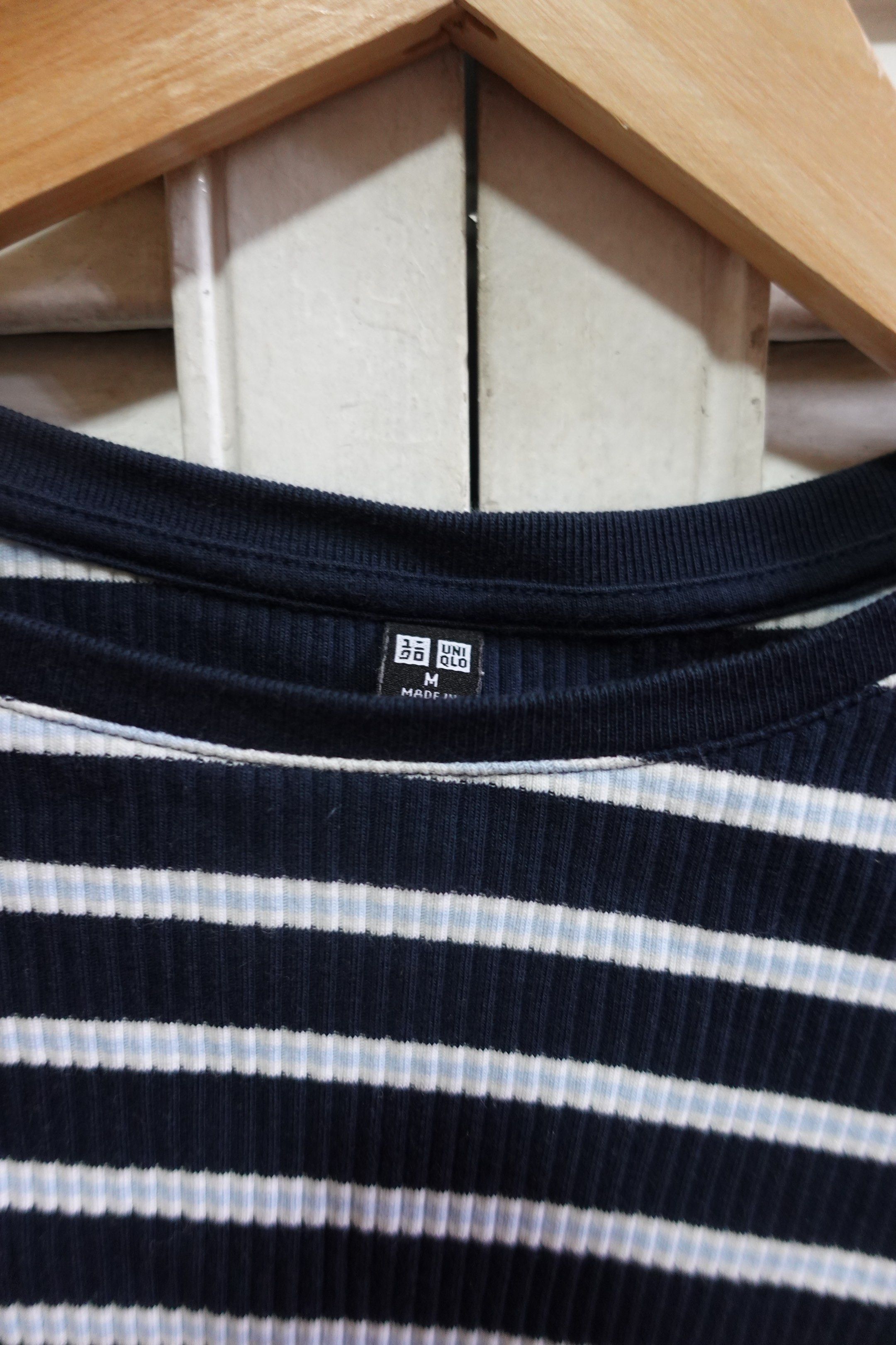 Uniqlo Black Striped Crop Top (Category: Shirts) located in Marikina City. Submitted by mrgalc (Listing ID 1417761180, Image 2). Description: Uniqlo White Striped Crop Top Size: M Condition: Lightly used, no flaws.