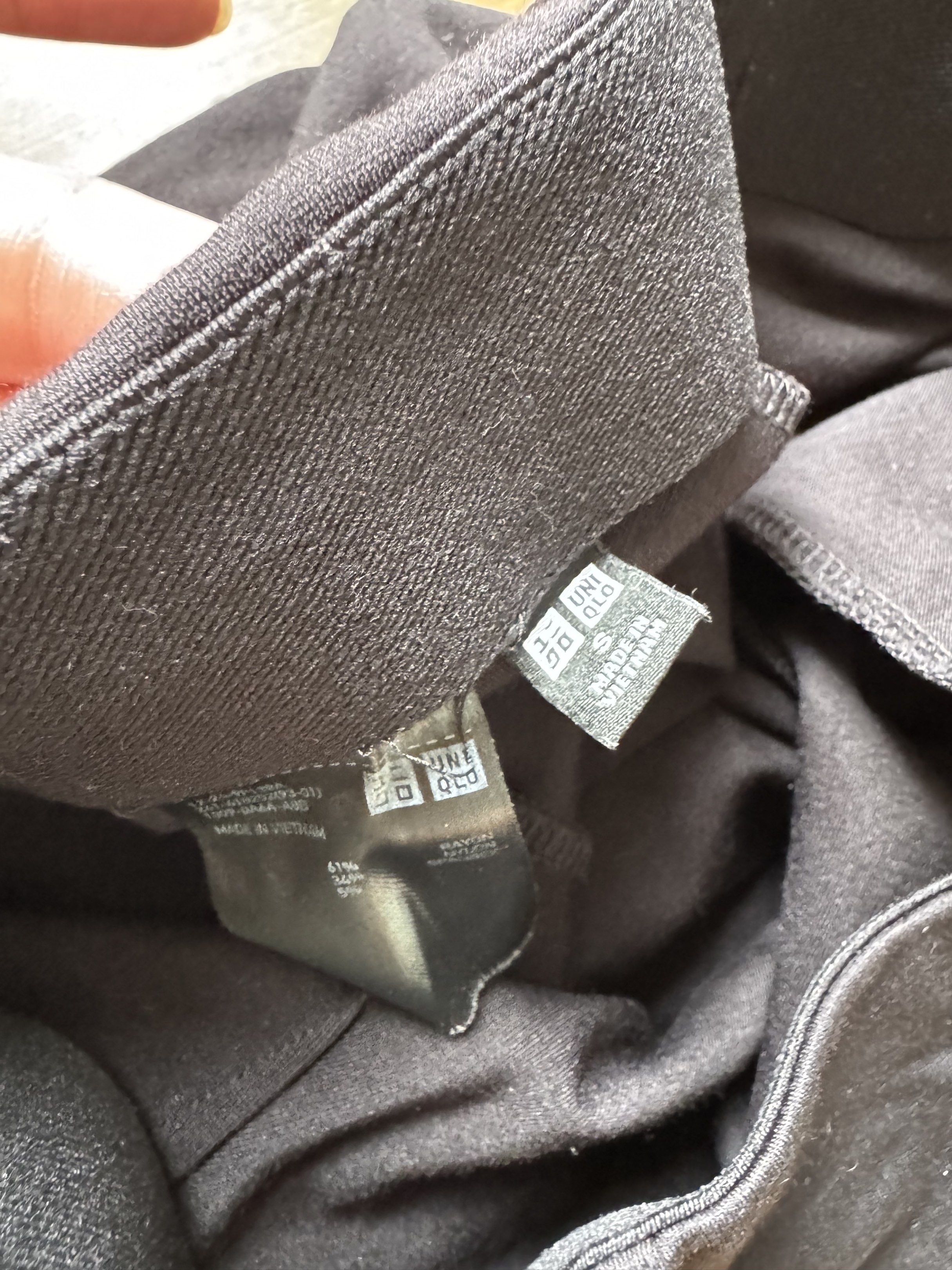 Uniqlo Culottes (Category: Other Bottoms) located in Manila. Submitted by obach (Listing ID 1417735721, Image 2). Description: - Uniqlo culottes - Color: Black - Fabric: Soft and comfortable - Style: Wide leg - Made in Vietnam - Size: Not specified.