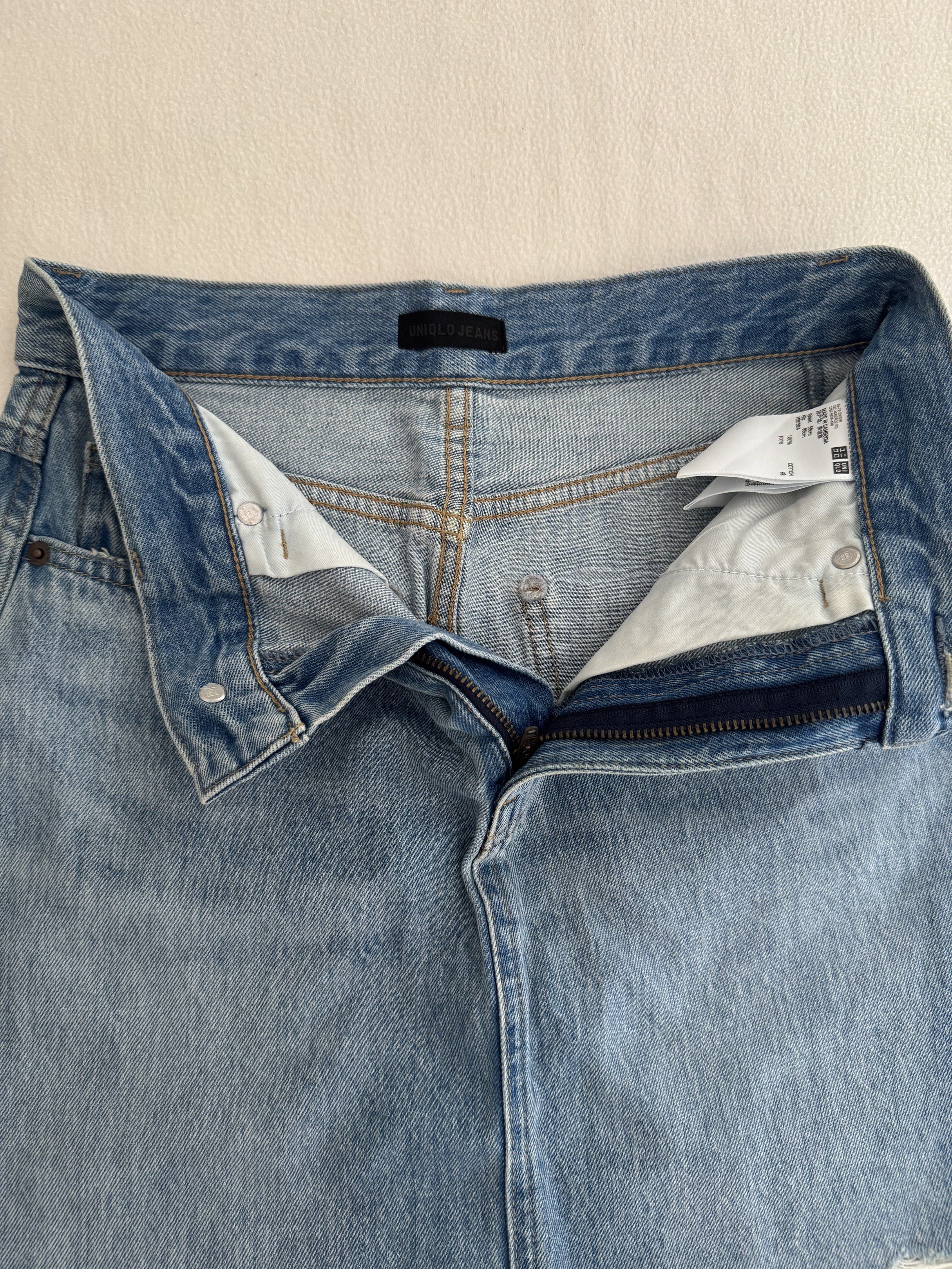 Uniqlo Denim Skirt (Category: Skirts) located in Davao. Submitted by ann8835 (Listing ID 1417629193, Image 2). Description: - Uniqlo denim skirt - Made in Cambodia - Waist: 58cm - Hip: 85cm - Raw hem detail - Distressed detail on front - Two front pockets - Zipper closure - Material: 100% cotton.