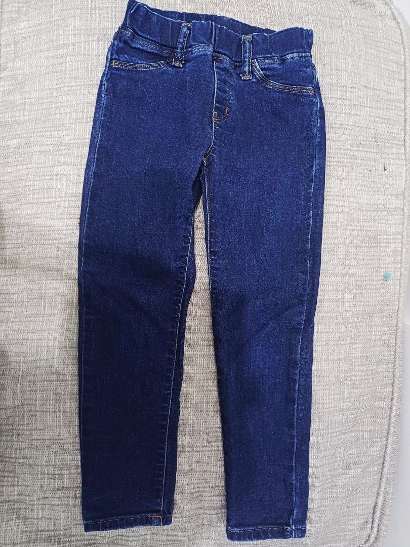 Uniqlo Kids' Jeans (Category: Babies & Kids Fashion) located in Taguig. Submitted by nethprelovedcorner (Listing ID 1403180119, Image 2). Description: - Dark wash jeans - Comfortable elastic waistband - Classic five-pocket design - Straight leg cut - Made of durable denim - Suitable for everyday wear - Versatile and easy to pair with different tops and shoes.