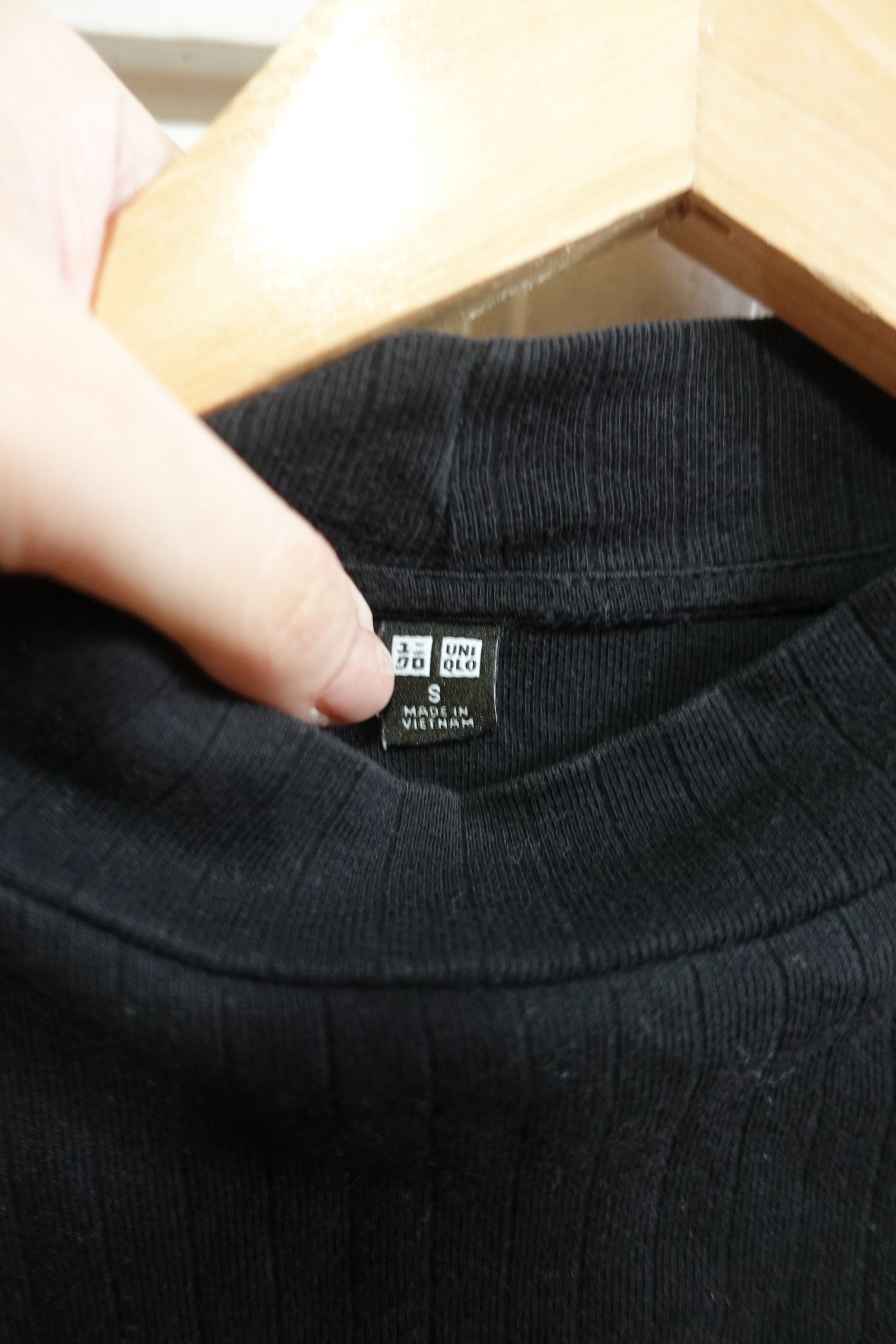 Uniqlo Ribbed Top - Black - Size S (Category: Shirts) located in Marikina City. Submitted by mrgalc (Listing ID 1417760388, Image 2). Description: Uniqlo Black Ribbed Top ✅ Mock neck short sleeves ✅ Comfortable knit material Size: S Condition: Well used but no flaws.