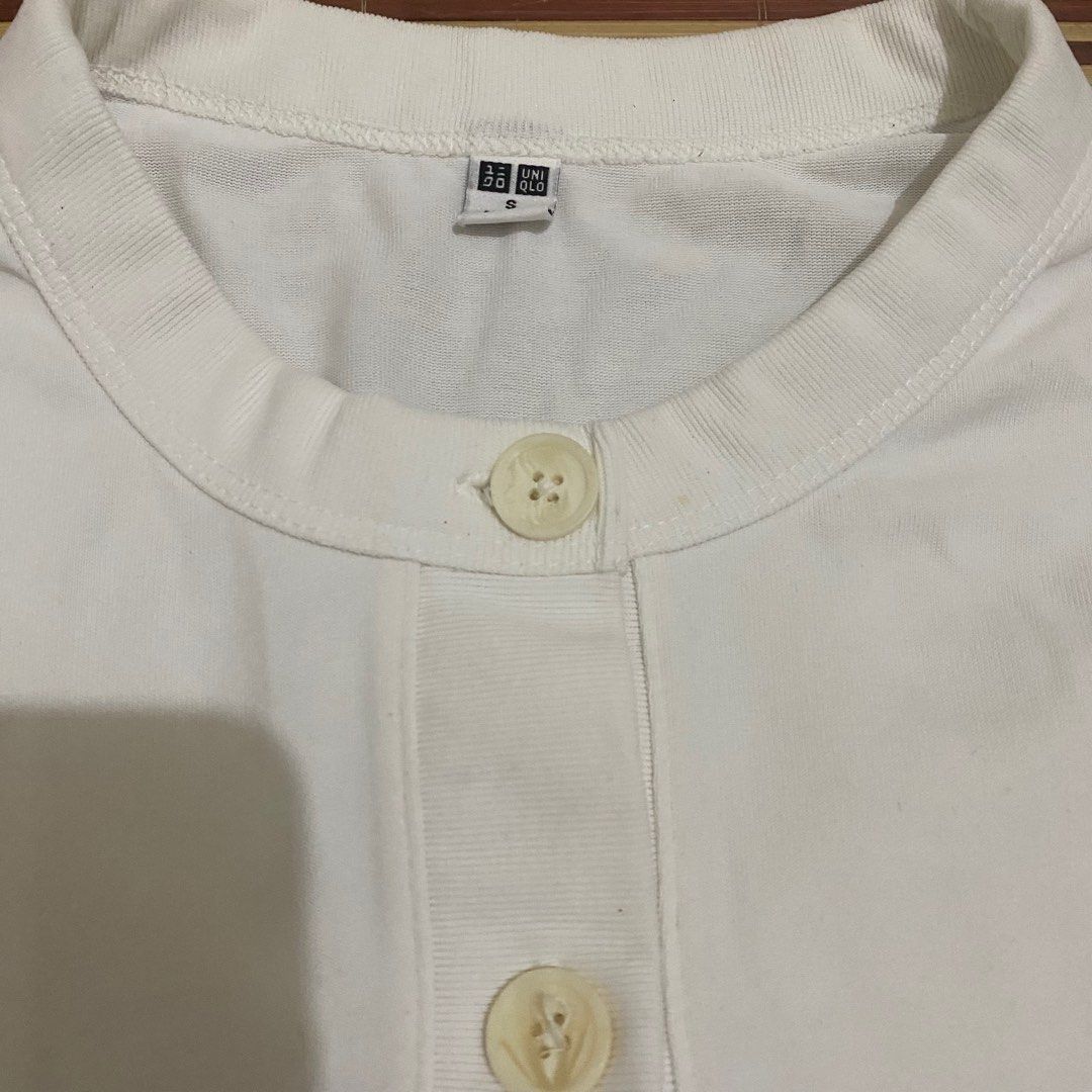 Uniqlo White Cardigan - Size S (Category: Coats, Jackets and Outerwear) located in Caloocan City. Submitted by lovesteinn (Listing ID 1417743987, Image 2). Description: -LAST PRICE❗️ - Uniqlo white cardigan - Size: S - Features: - Round neck - Button-down closure - Puffed sleeves - Ribbed hem and cuffs - Made in Vietnam - Condition: Some visible stains.
