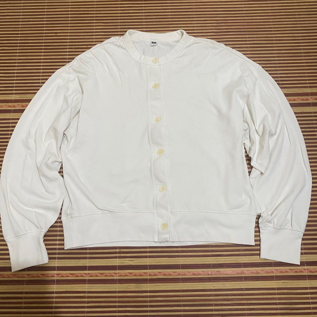 Uniqlo White Cardigan - Size S (Category: Coats, Jackets and Outerwear) located in Caloocan City. Submitted by lovesteinn (Listing ID 1417743987, Image 1). Description: -LAST PRICE❗️ - Uniqlo white cardigan - Size: S - Features: - Round neck - Button-down closure - Puffed sleeves - Ribbed hem and cuffs - Made in Vietnam - Condition: Some visible stains.