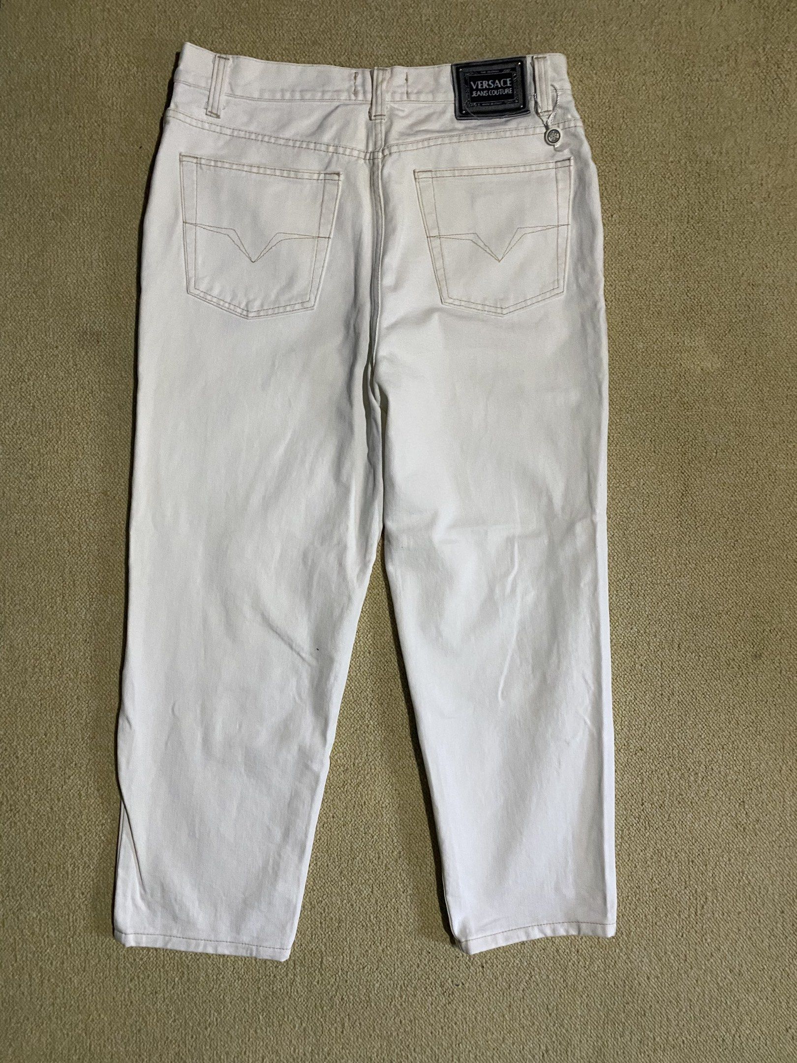 Versace Jeans Couture (Category: Jeans) located in Alicia. Submitted by adorable-de (Listing ID 1417630954, Image 3). Description: Versace Jeans Couture excellent Condition as new po siya ykk zip din zip niya all buttons Versace size 38 on tag dimensions waistline34 Length39’5 colorrate9’8’10 600 plus shipping fee.