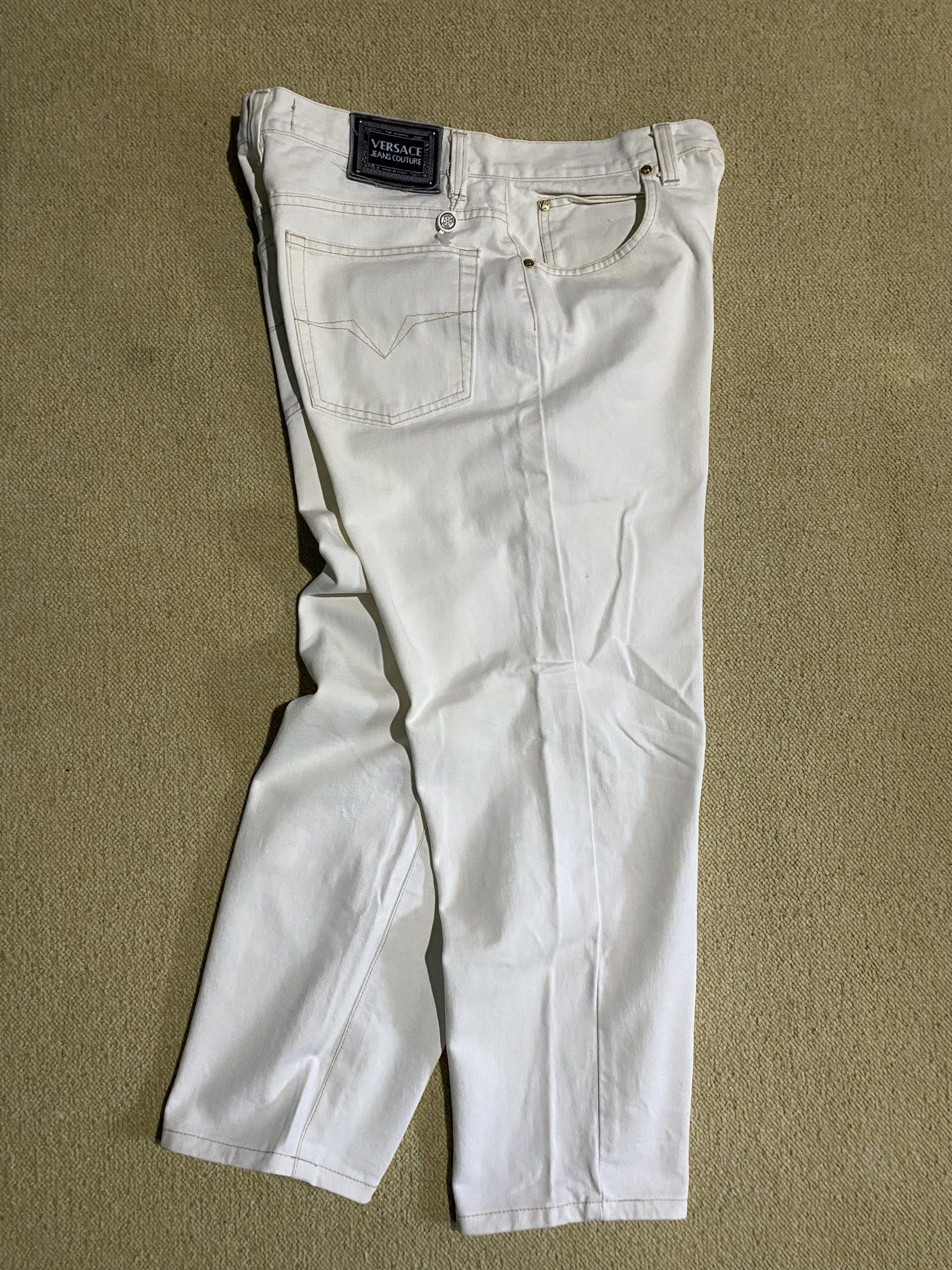 Versace Jeans Couture (Category: Jeans) located in Alicia. Submitted by adorable-de (Listing ID 1417630954, Image 1). Description: Versace Jeans Couture excellent Condition as new po siya ykk zip din zip niya all buttons Versace size 38 on tag dimensions waistline34 Length39’5 colorrate9’8’10 600 plus shipping fee.