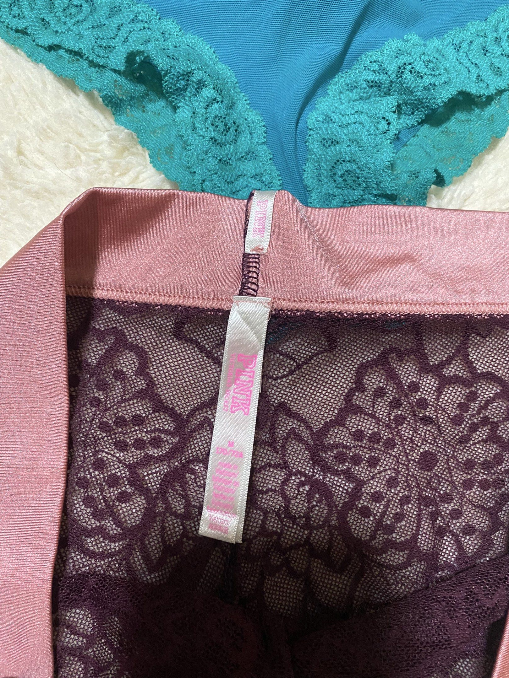 Victoria’s secret set undies (Category: Undergarments & Loungewear) located in Manila. Submitted by avathriftedcloset (Listing ID 1417716044, Image 2). Description: Medium- large.