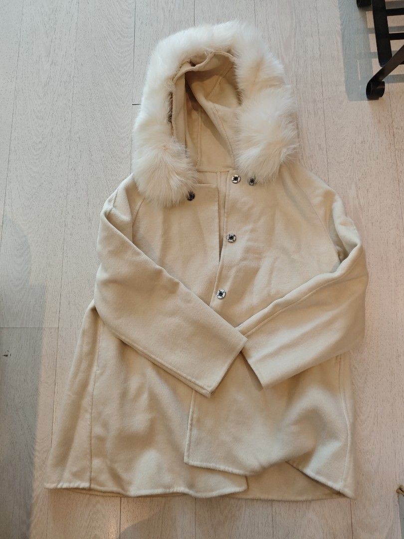 Winter Jacket （分類：外套及戶外衣服）位於 Hong Kong。 由 MEDST 提交（商品編號 1417630404，圖片 1）。簡介： 。