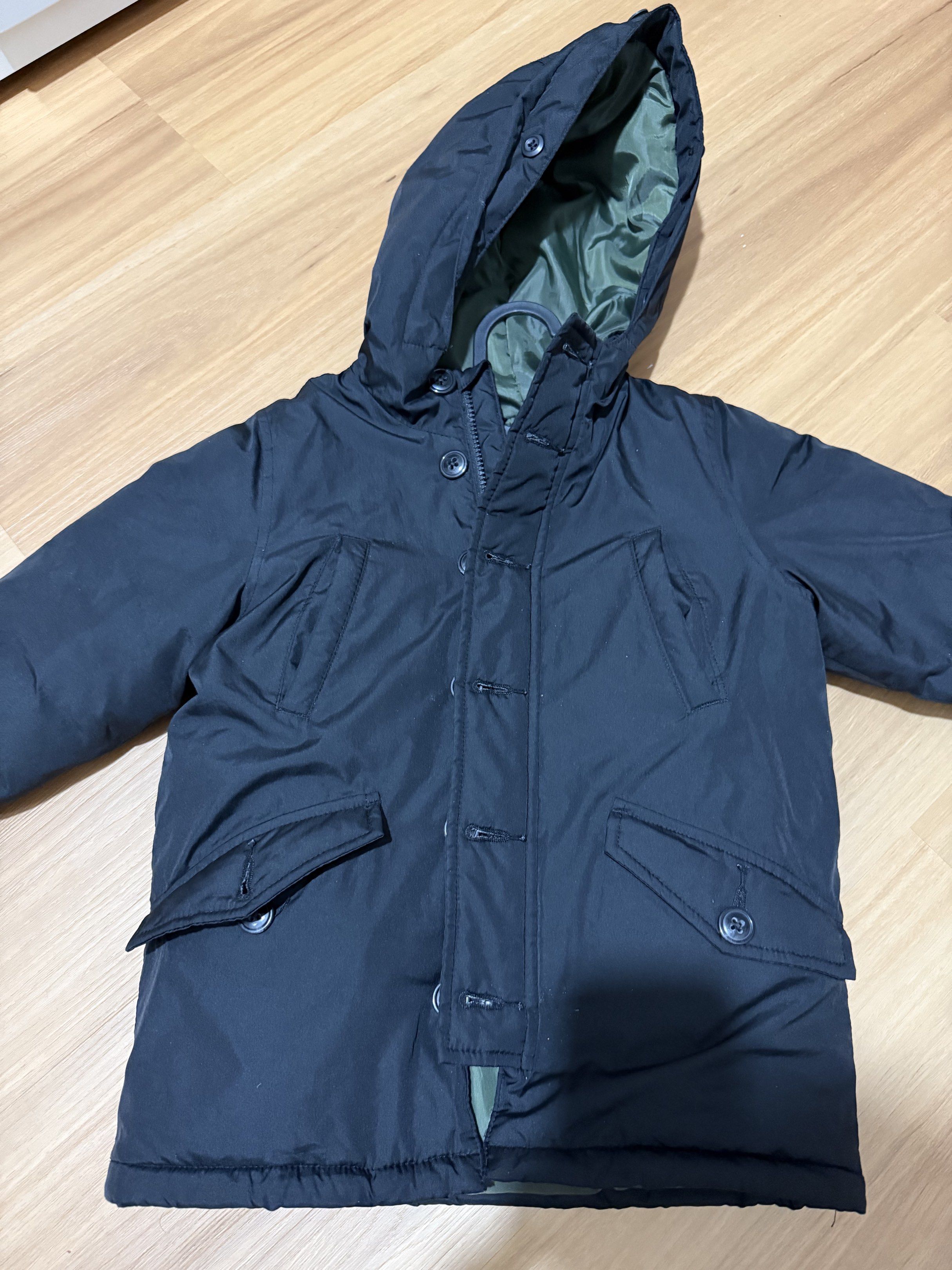 Winter Jacket (GAP) (Category: Babies & Kids Fashion) located in Kuala Lumpur. Submitted by eestuff (Listing ID 1417729660, Image 2). Description: .