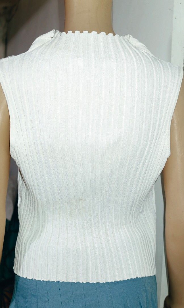 Zara (Category: Blouses) located in Caloocan City. Submitted by faithera0331 (Listing ID 1417799182, Image 3). Description: .