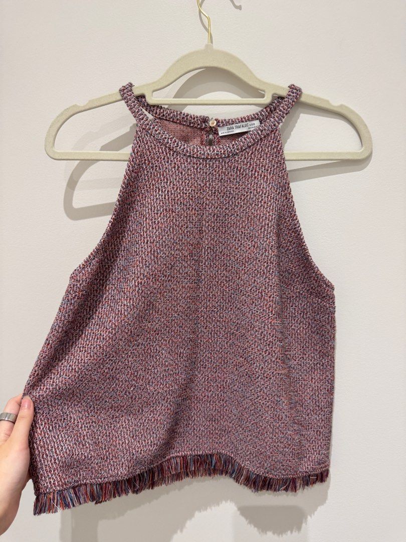 Zara Halter Top (Category: Sleeveless) located in Quezon City. Submitted by envti (Listing ID 1417775166, Image 2). Description: Fits S-M! .