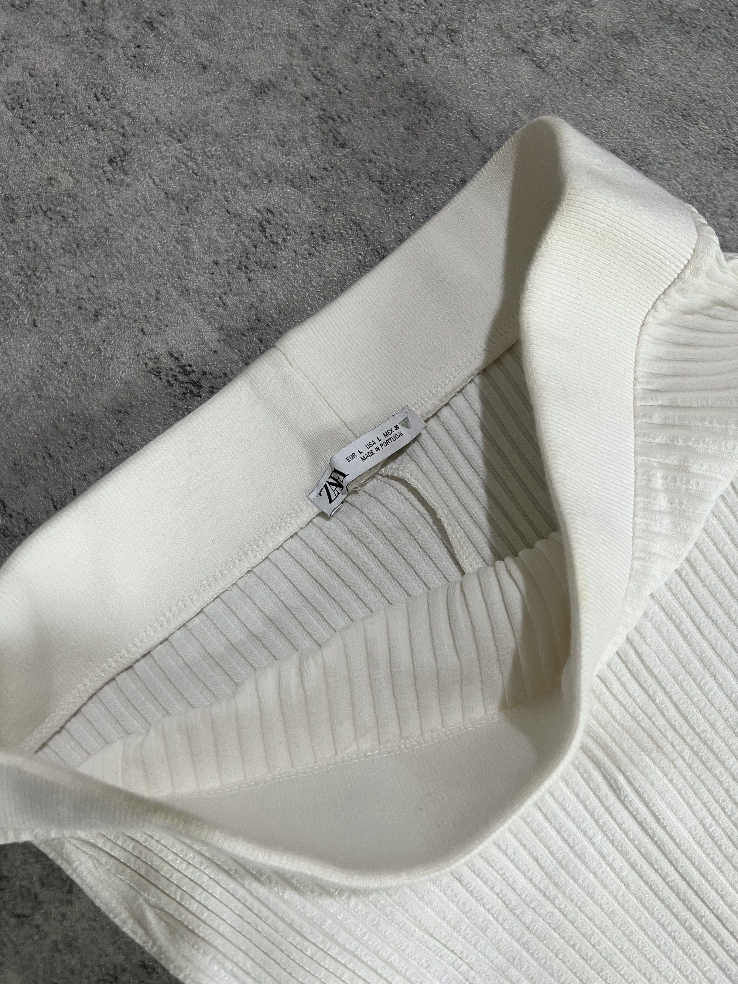 zara knitted midi skirt - white (Category: Skirts) located in Bulacan. Submitted by modamuze (Listing ID 1417758082, Image 3). Description: size large fits 28” waist and up not see through.