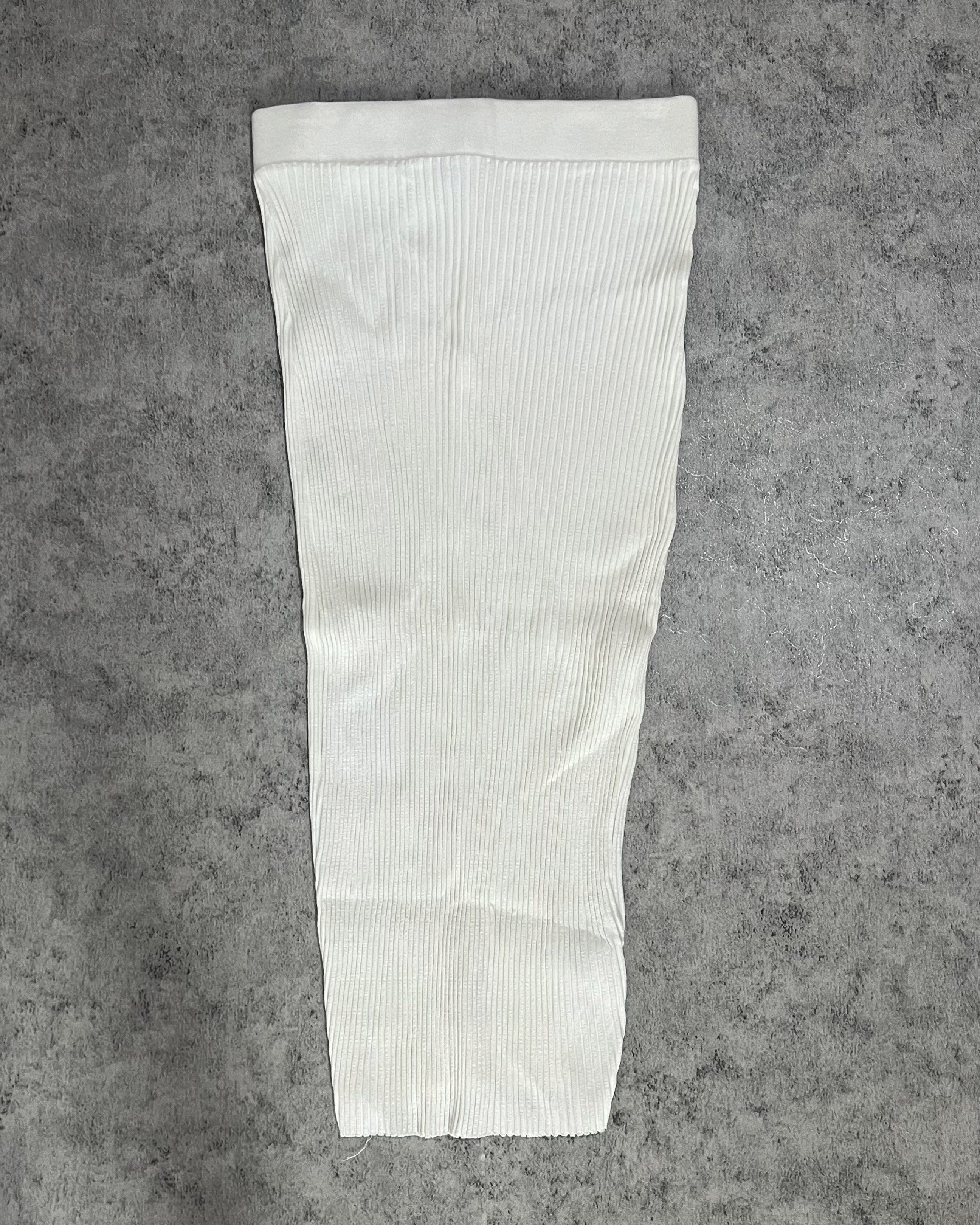zara knitted midi skirt - white (Category: Skirts) located in Bulacan. Submitted by modamuze (Listing ID 1417758082, Image 2). Description: size large fits 28” waist and up not see through.