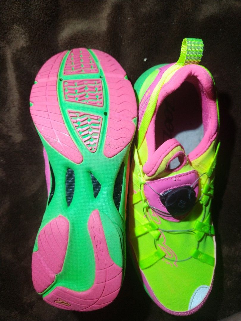 Zoot Running Shoes US 7.5 (Category: Sneakers) located in Manila. Submitted by kairu_des (Listing ID 1417225323, Image 3). Description: - Zoot running shoes - Bright green and pink color - US size 7.5 - Unique closure system - Zoot logo on insole Pm me for more information and transactions. TIA! 😊.