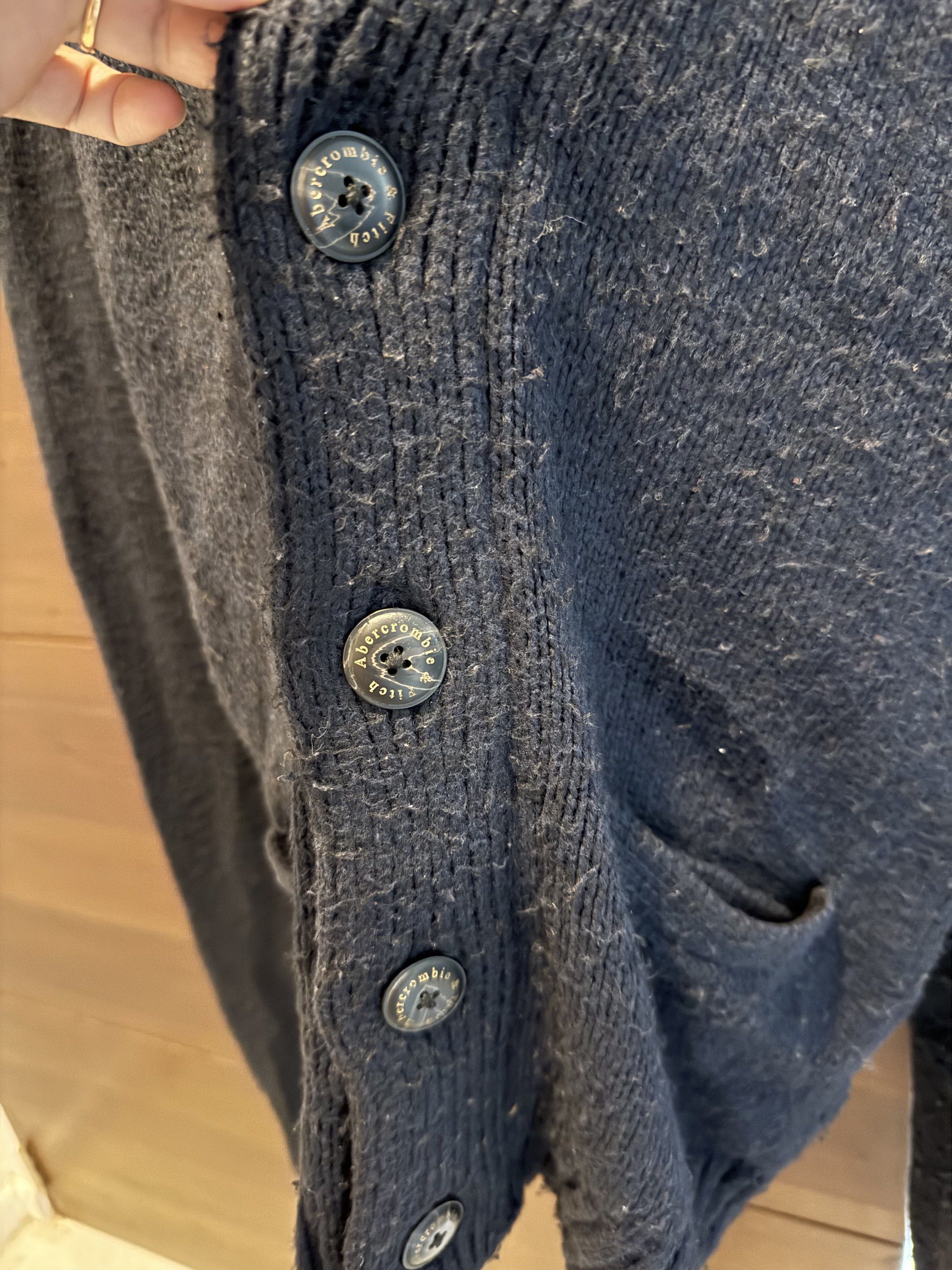 Abercrombie & Fitch cardigan - L (Category: Coats, Jackets and Outerwear) located in Manila. Submitted by ishaaaaang (Listing ID 1417879897, Image 3). Description: Condition 8/10 Meet up or Lalamove only.