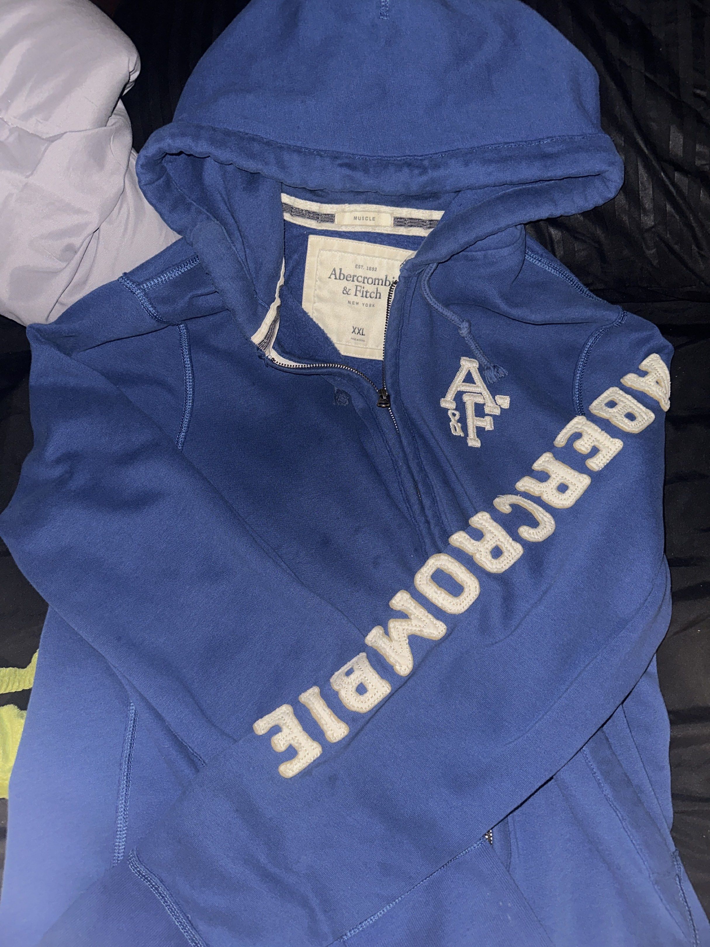 Abercrombie & Fitch jacket (Category: Coats, Jackets and Outerwear) located in Manila. Submitted by cdd88 (Listing ID 1417906094, Image 1). Description: Size XXL - 350 + sf .