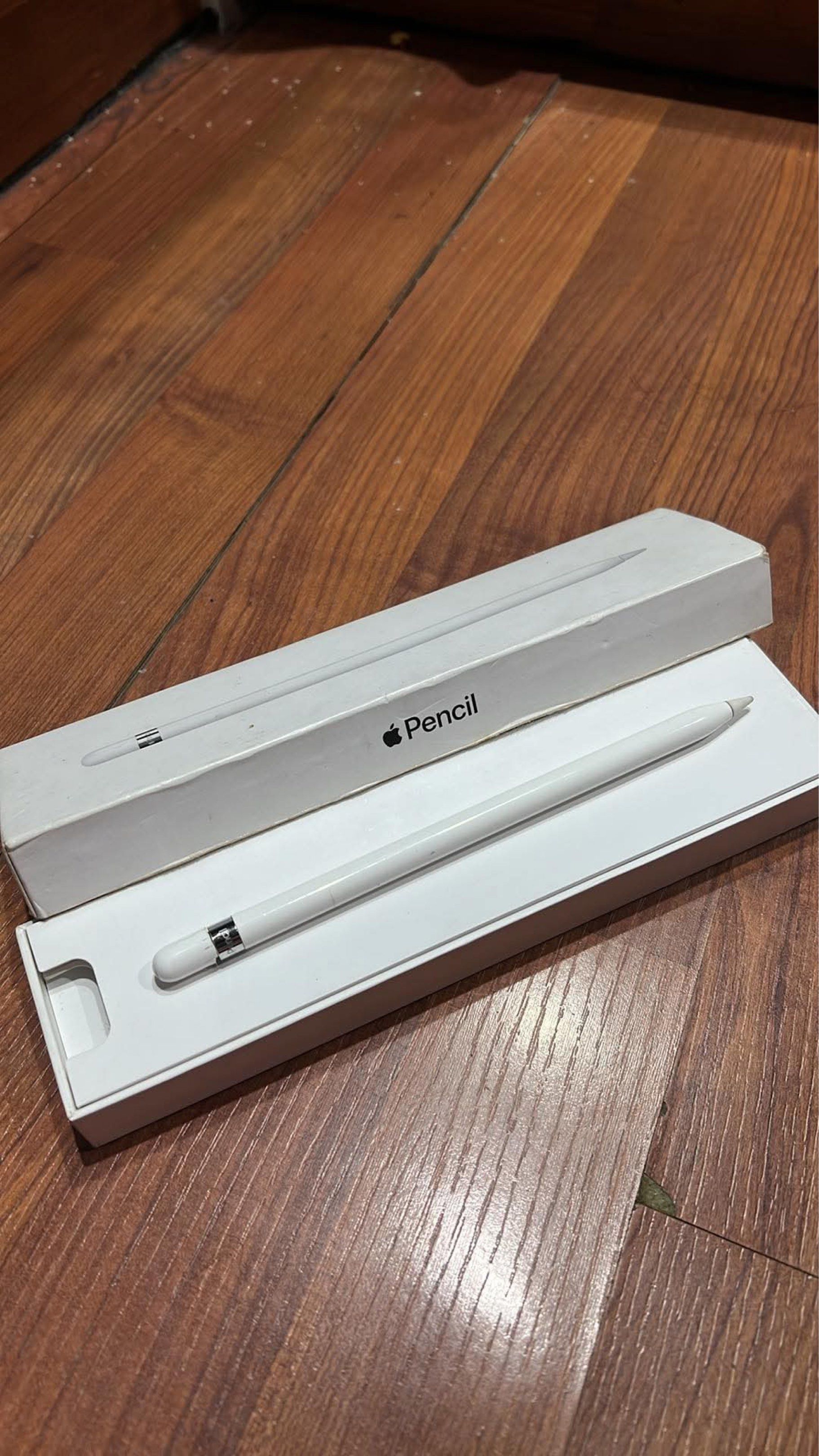 Apple Pencil (1st gen) (Category: Other Mobile & Gadget Accessories) located in Quezon City. Submitted by cami72159 (Listing ID 1417977322, Image 1). Description: - Apple Pencil included (original box) - Functionality: Works perfectly - Condition: Cover is damaged (can be covered with a jelly case) - Compatibility: iPad Pro and iPad (6th generation).