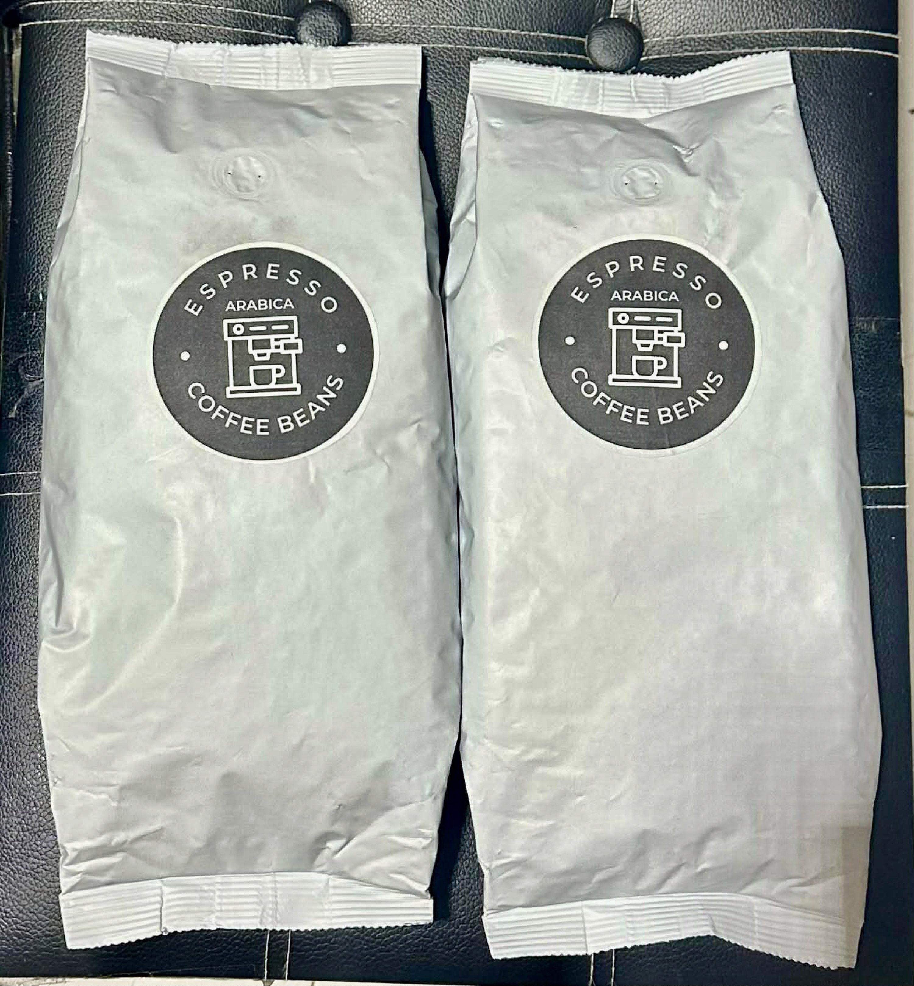 Arabica Espresso Coffee Beans 1kg (Category: Beverages) located in Caloocan City. Submitted by itotmanyasis (Listing ID 1418001359, Image 2). Description: - Freshly roasted Arabica coffee beans - Brand: Espresso Arabica - Quantity: 1kg per bag - Price: P700 per bag (P650 per bag if 2 or more orders!) - Perfect for espresso and other brewing methods.