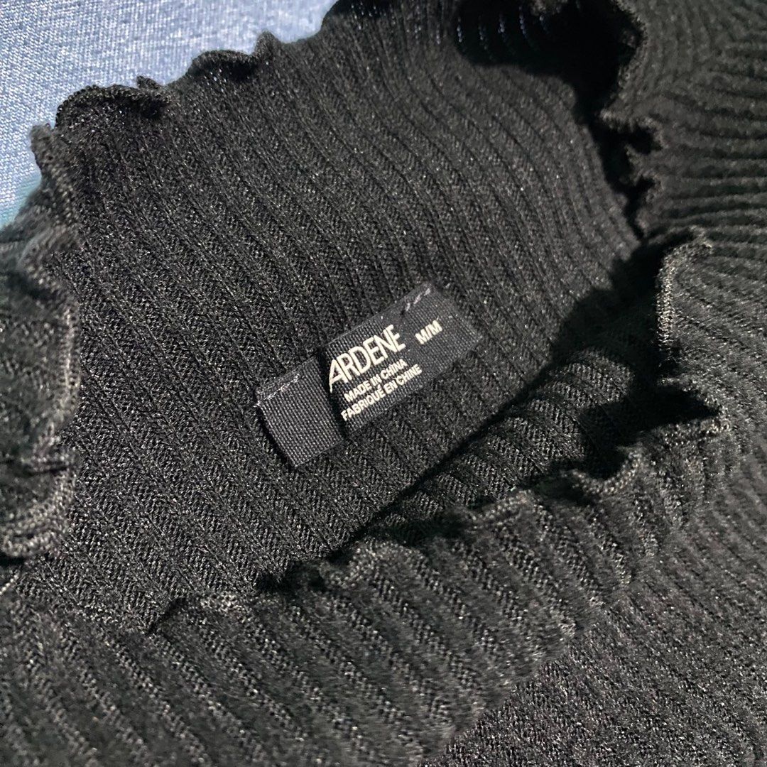 Ardene Black Ribbed Dress (Category: Dresses) located in Antipolo. Submitted by caredbypya (Listing ID 1417905805, Image 2). Description: Still Available❗️ Size small-medium - Long bell sleeves - Side slit detail - Made in China.