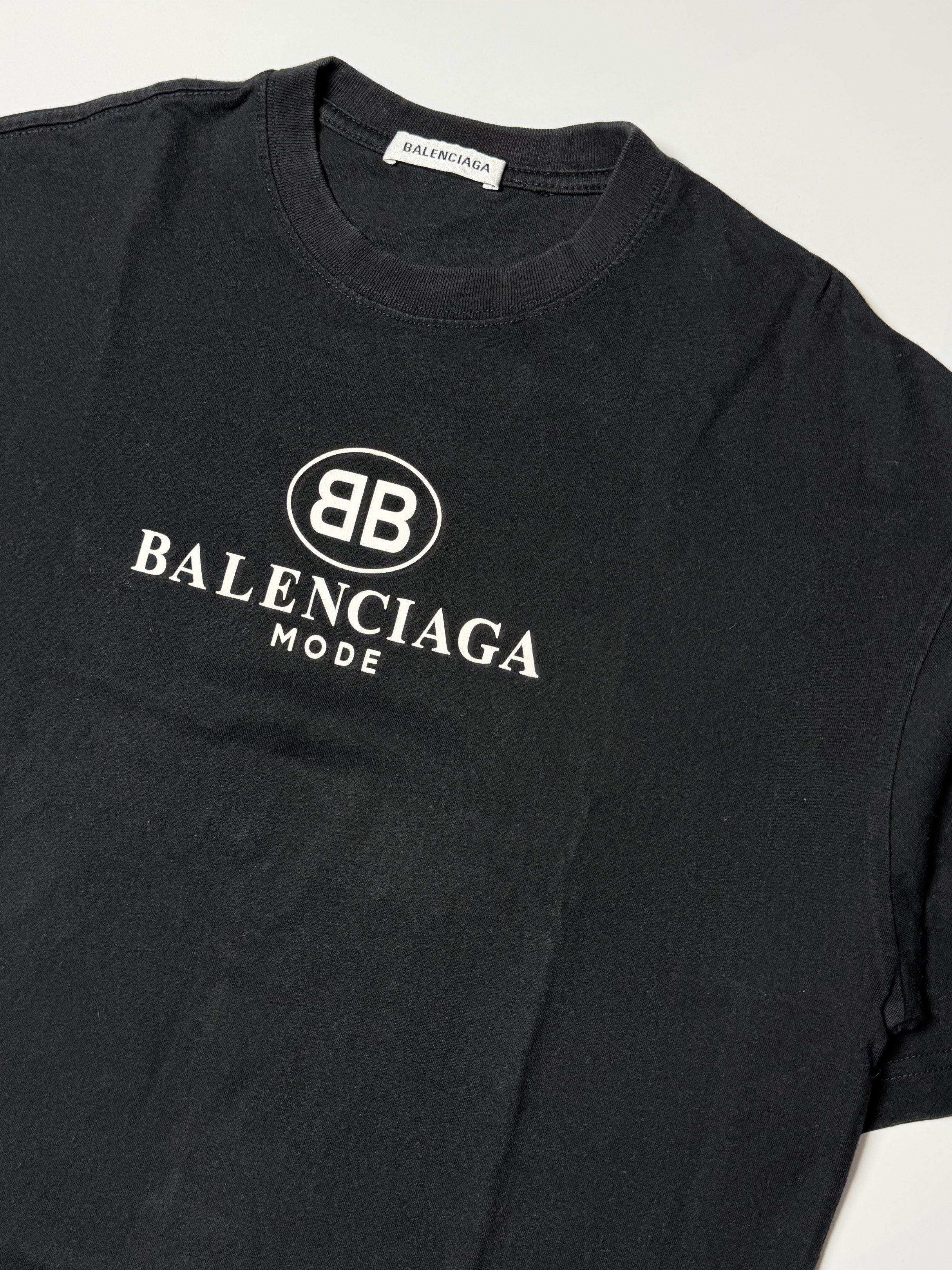 Balenciaga - BB mode T-shirt (Category: Tshirts & Polo Shirts ) located in Tarlac. Submitted by random.stufff (Listing ID 1417946259, Image 3). Description: Balenciaga BB mode T-shirt Fits medium-large Width: 21 inches Length: 28 inches 9/10 condition Normal signs of usage presentable. - ₱1,500 free shipping Tarlac area.