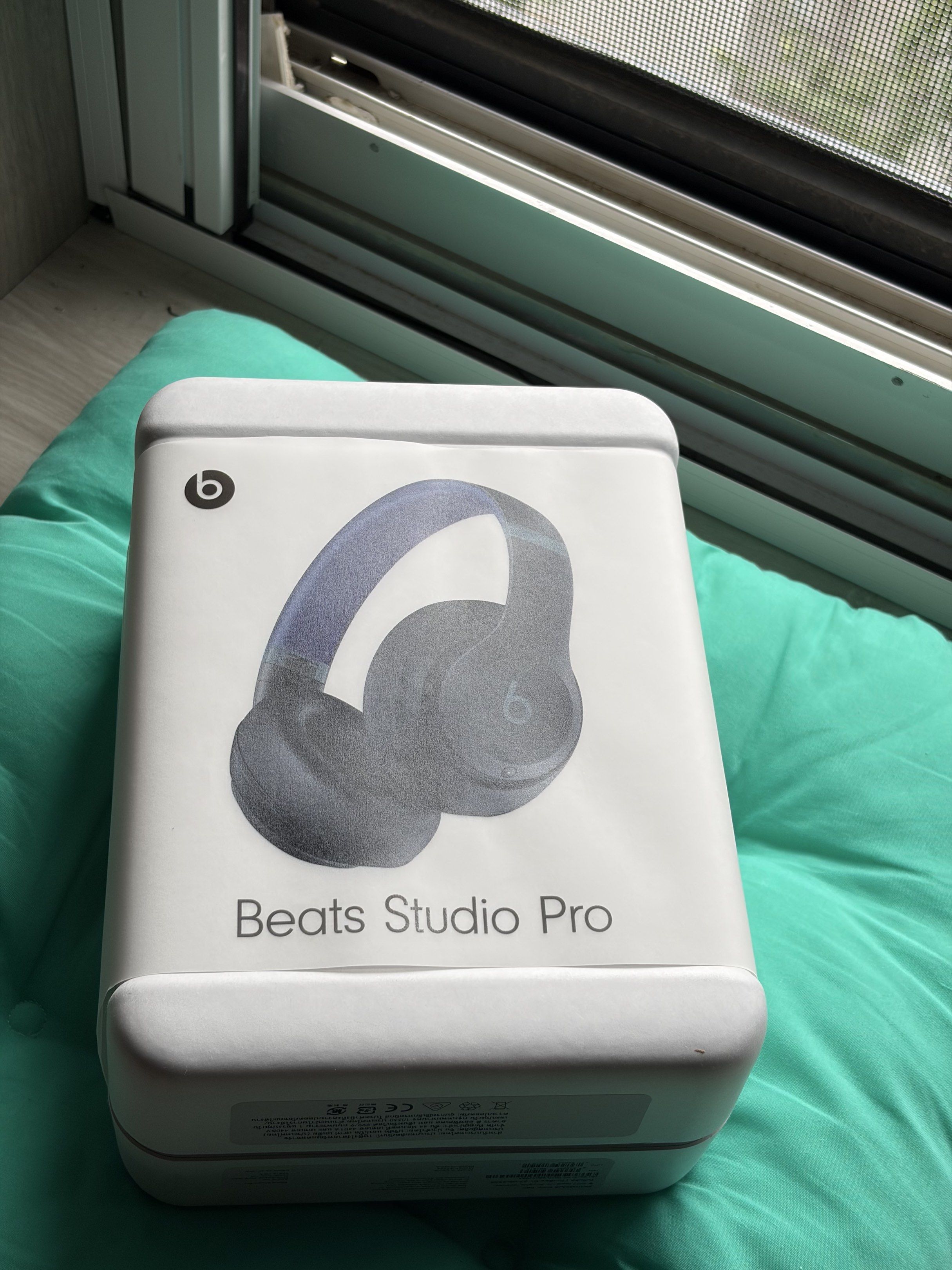 Beats Studio Pro Headphones - Like New