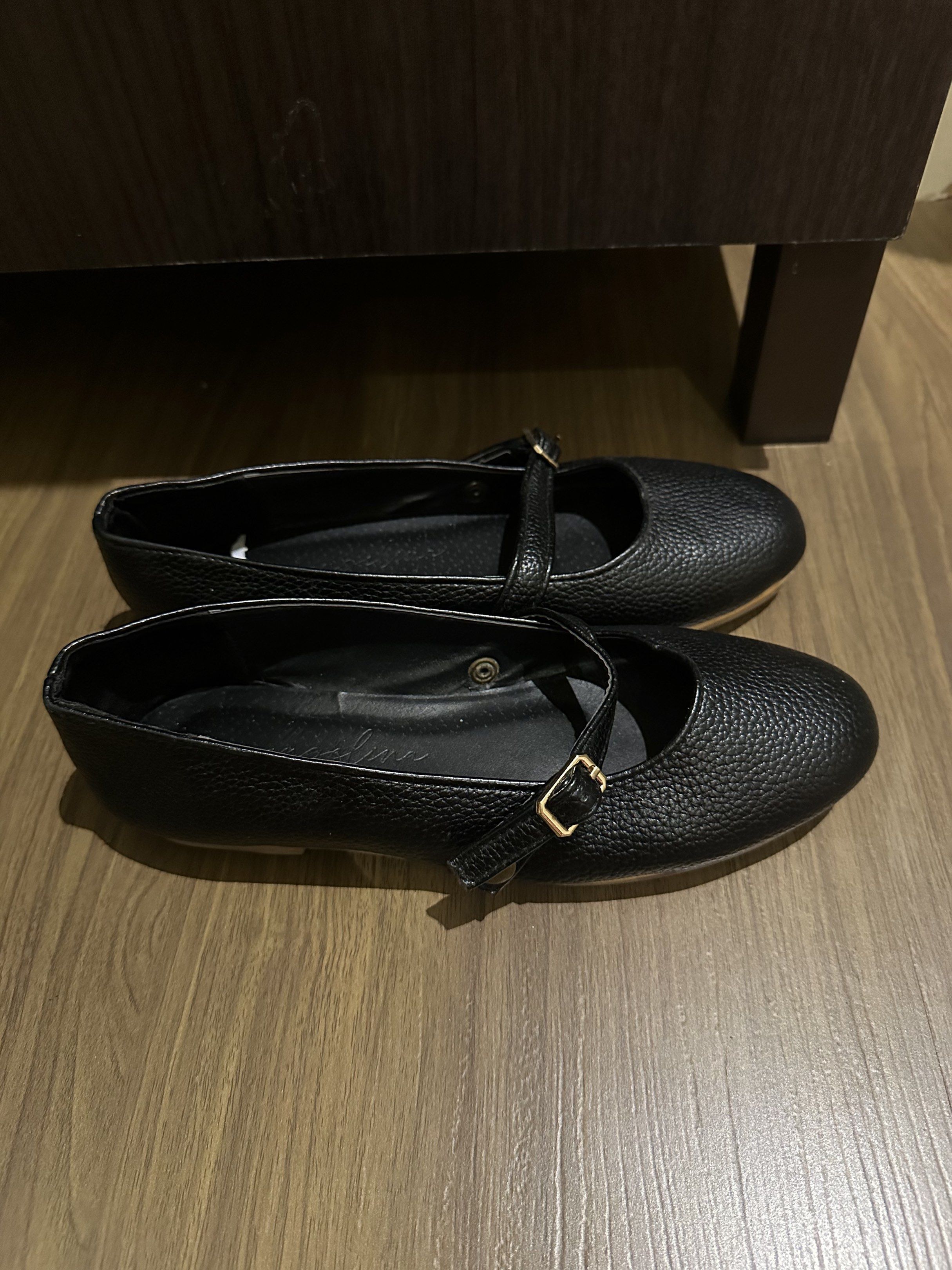 Black ballet flats (Category: Flats & Sandals) located in Quezon City. Submitted by krishagee (Listing ID 1417929632, Image 3). Description: .
