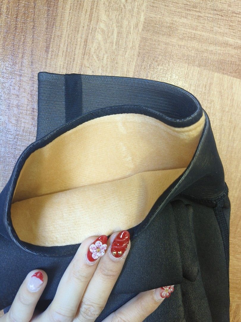 Black heat tech stockings 300G (Category: Other Bottoms) located in Manila. Submitted by pransmallows (Listing ID 1417921333, Image 3). Description: - Black stockings - Soft, warm interior - Stretchy material - Neatly folded - Simple, versatile design 🌸 rfs: last minute changed my ootd in HK ( Hindi ko po nagamit) 🌸 selling it for much cheaper price 🌸 personally bought from Shein app.
