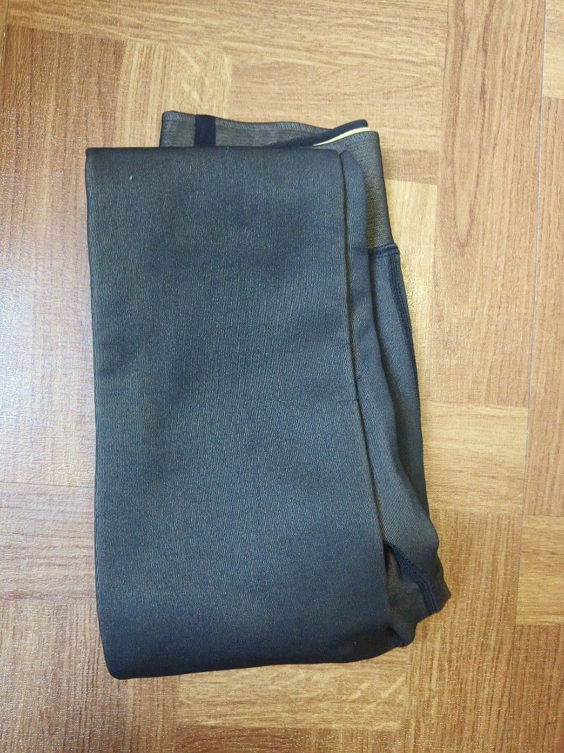 Black heat tech stockings 300G (Category: Other Bottoms) located in Manila. Submitted by pransmallows (Listing ID 1417921333, Image 2). Description: - Black stockings - Soft, warm interior - Stretchy material - Neatly folded - Simple, versatile design 🌸 rfs: last minute changed my ootd in HK ( Hindi ko po nagamit) 🌸 selling it for much cheaper price 🌸 personally bought from Shein app.