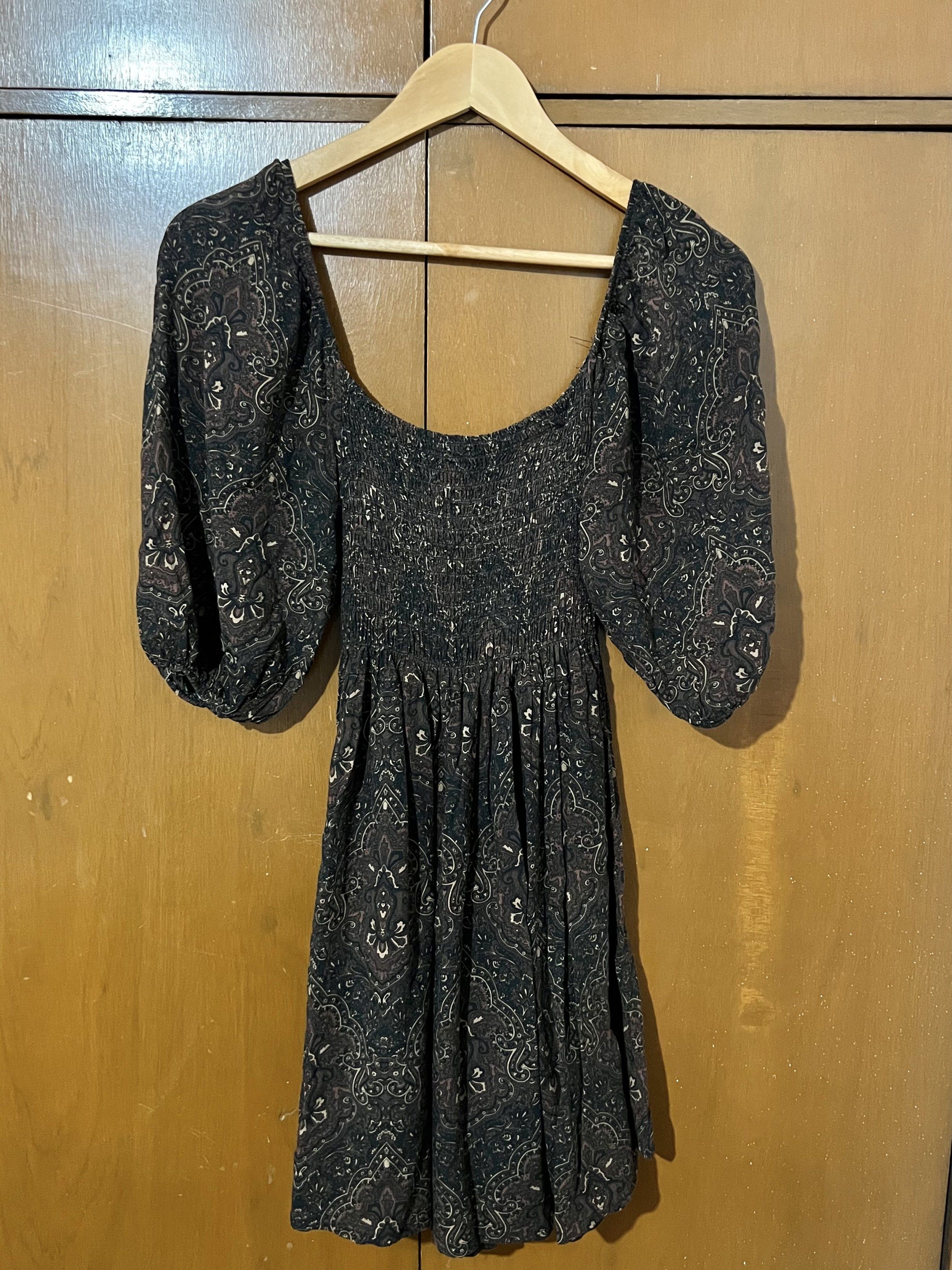 Brown Smock Dress (Category: Dresses) located in Manila. Submitted by quaaaint (Listing ID 1417930635, Image 1). Description: .