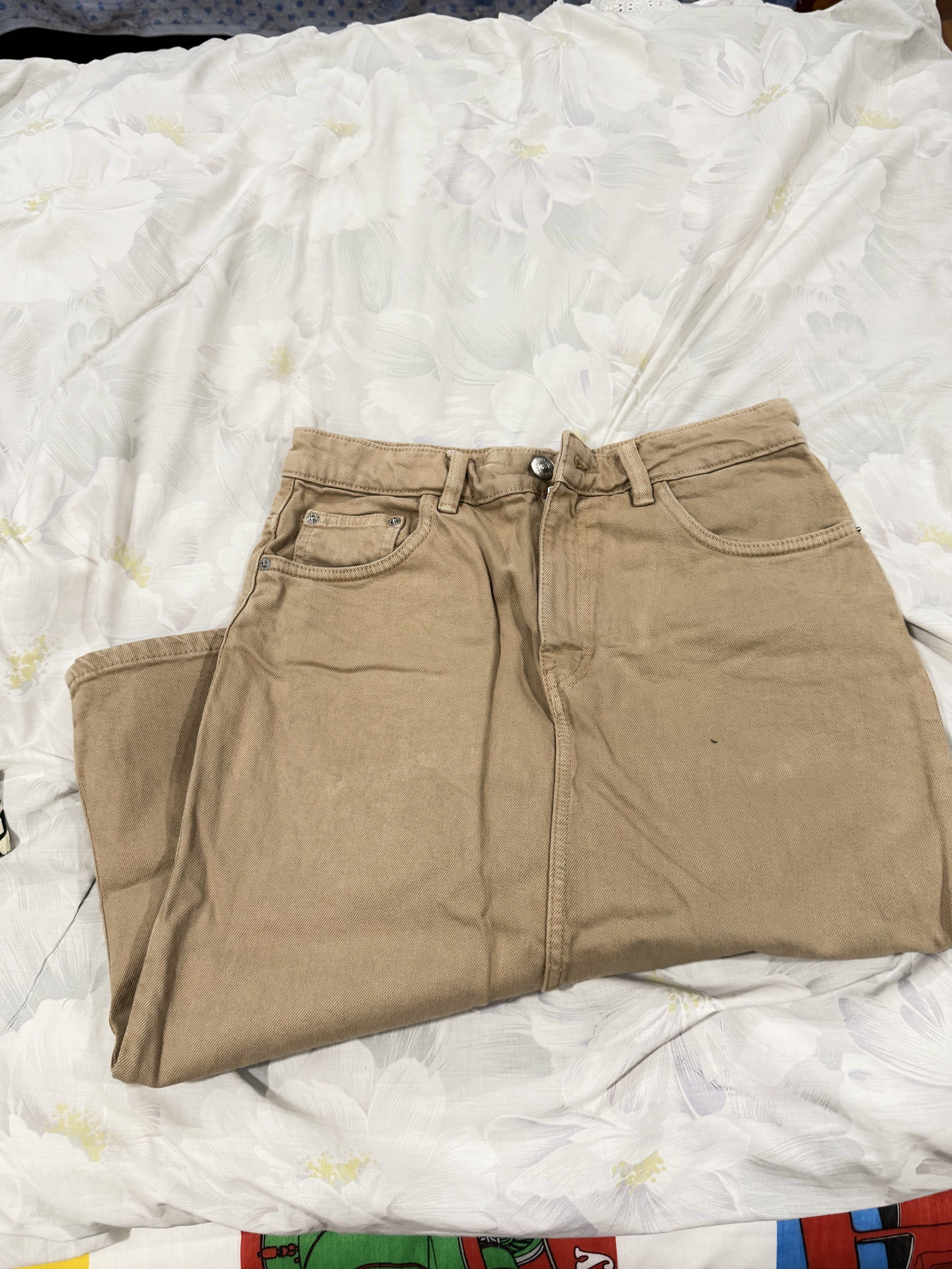Brown/Beige Denim Midi Skirt (Category: Skirts) located in Del Monte. Submitted by bren.lim (Listing ID 1417976324, Image 3). Description: - Beige denim midi skirt - Front slit detail - Button and zipper closure - Front and back pockets - Sturdy denim material - High-waisted design - Ideal for casual outfits.