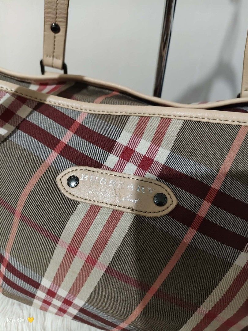 Burberry Checkered Tote Bag (Category: Luxury Bags & Wallets) located in Manila. Submitted by bentong18188433 (Listing ID 1417934952, Image 2). Description: - burberry tote bag - Iconic checkered pattern - Beige leather trim and handles - Pink fabric interior - Zipper closure - Small leather tag with Burberry logo - Classic design - Ideal for everyday use.