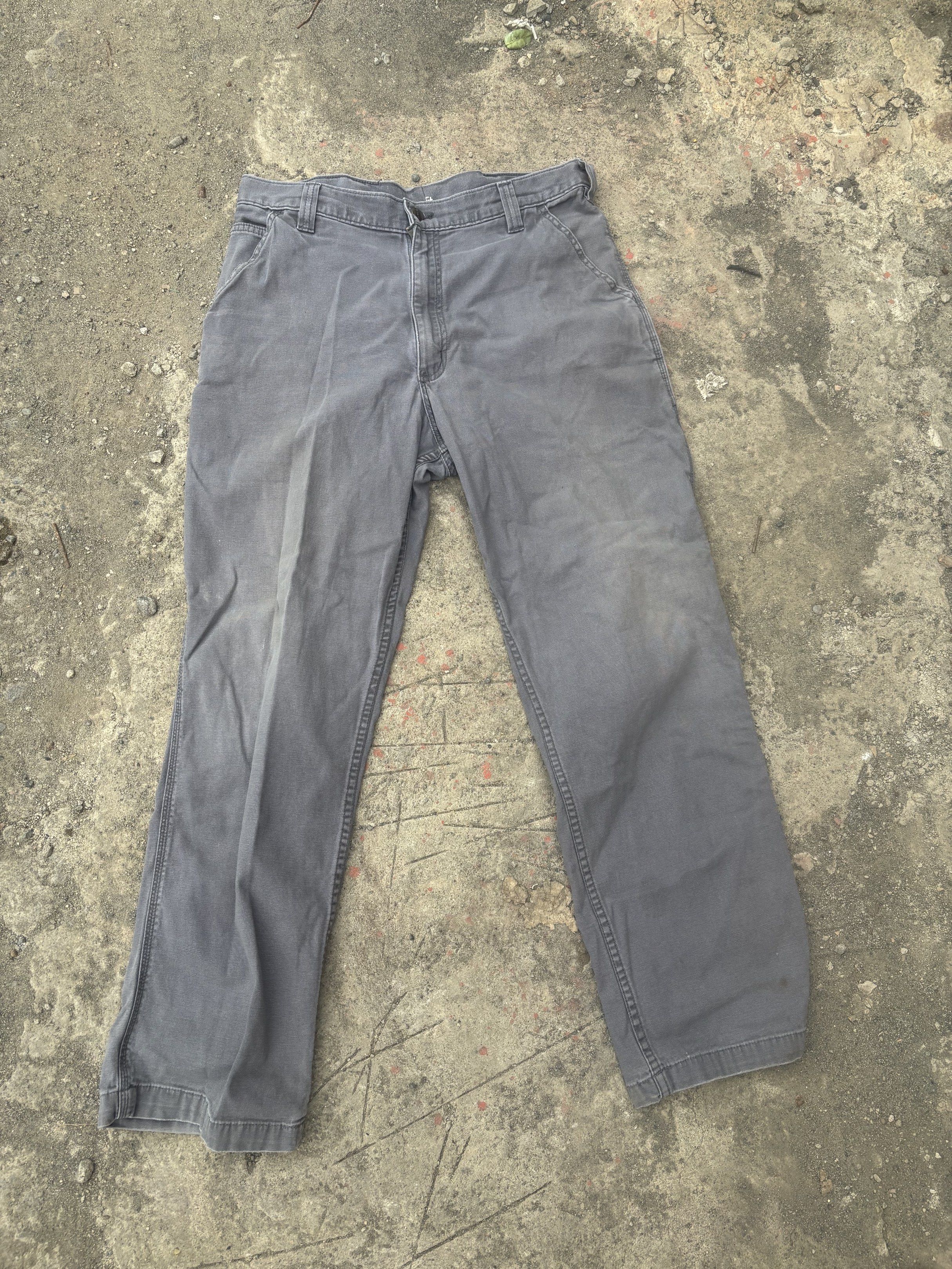 Carhartt aspack nego price (Category: Jeans) located in Davao. Submitted by striftezy (Listing ID 1418005463, Image 3). Description: Gray -34 waist Black -36waist -single knee only - no tags but authentic/legit guaranteed as seen on button rivet’s back Check bio for policy.