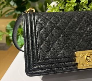 (Category: ) located in . Submitted by savemywardrobeee (Listing ID 1417816637, Image 1). Description: .
