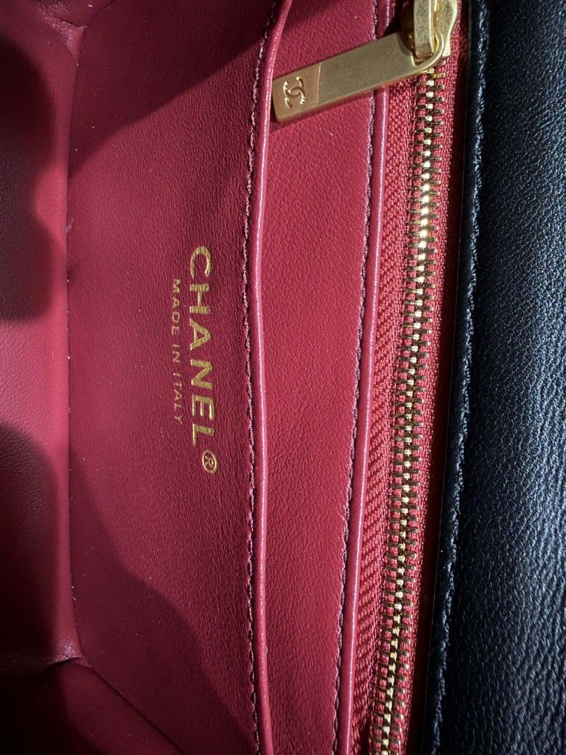 Chanel Camelia Classic Mini Square Bag (Category: Luxury Bags & Wallets) located in Quezon City. Submitted by thriftymnl_ (Listing ID 1417932325, Image 3). Description: .