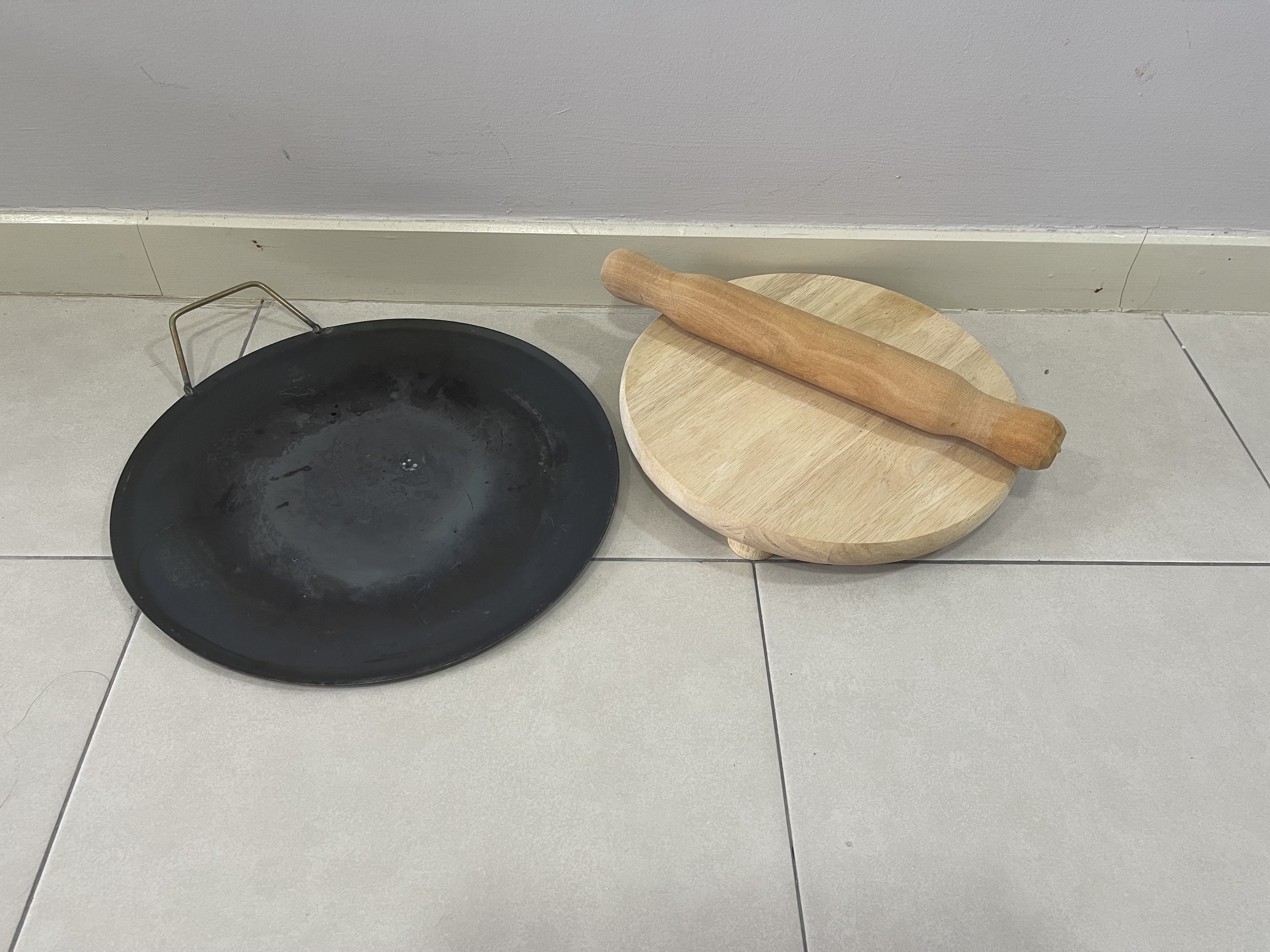 Chapati Pan & Rolling Board Set, Furniture & Home Living, Kitchenware ...