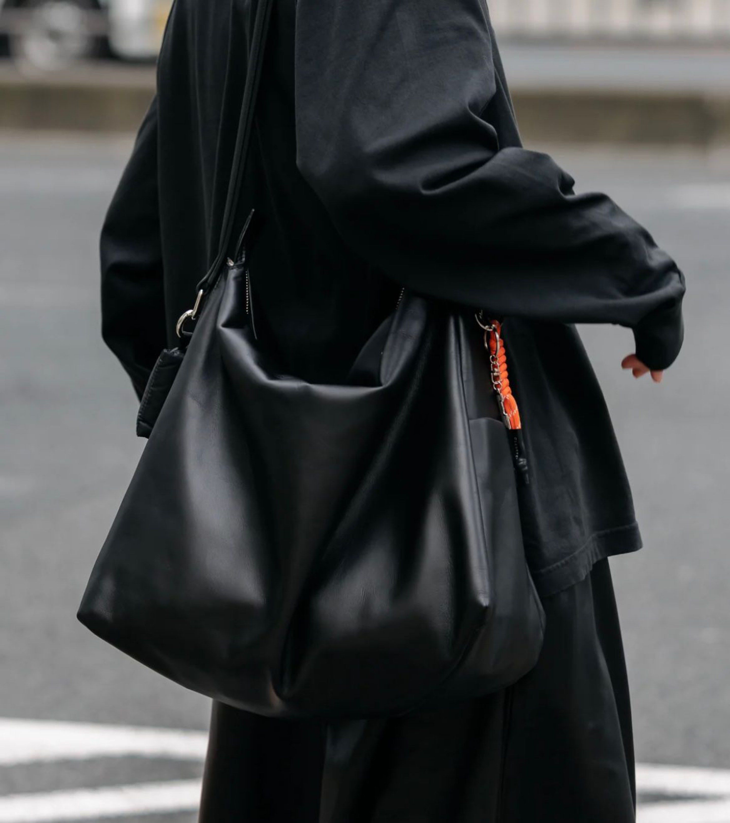 Clesste Black Leather Nomad Shoulder Bag, 女裝, 手袋及銀包, 單肩包 