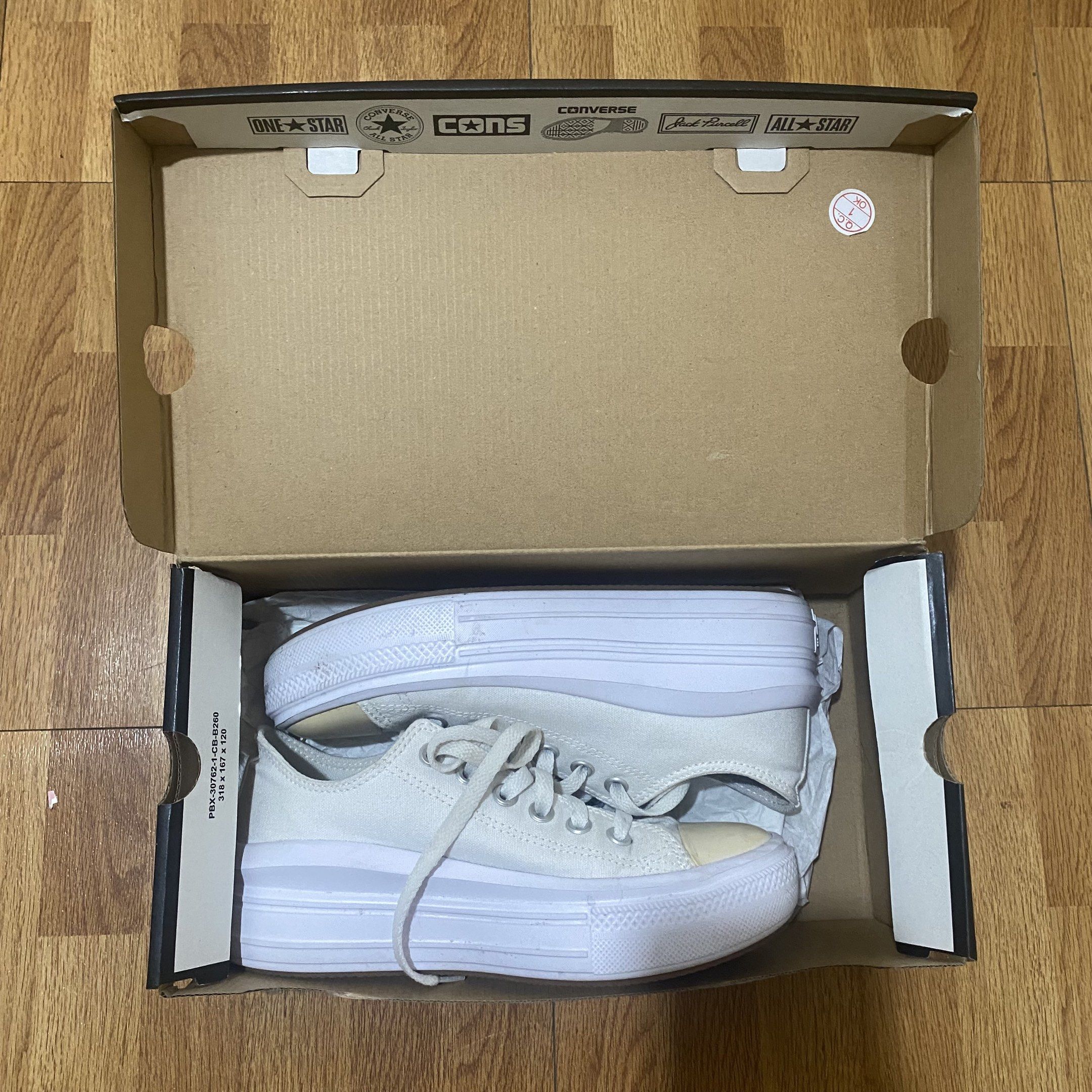 Converse All Star (Category: Sneakers) located in Binan City. Submitted by declutterwithpea (Listing ID 1417864166, Image 1). Description: Converse All Star in White ♥︎ size: US 7.5 / UK 5.5 / EUR 38 / 24.5 cm ♥︎ original price: 3,500 php ♥︎ rfs: not using anymore ♥︎ mop: bank transfer to BDO / GCash ♥︎ price is non-negotiable & delivery will be shouldered by buyer disclaimer: needs cleaning .