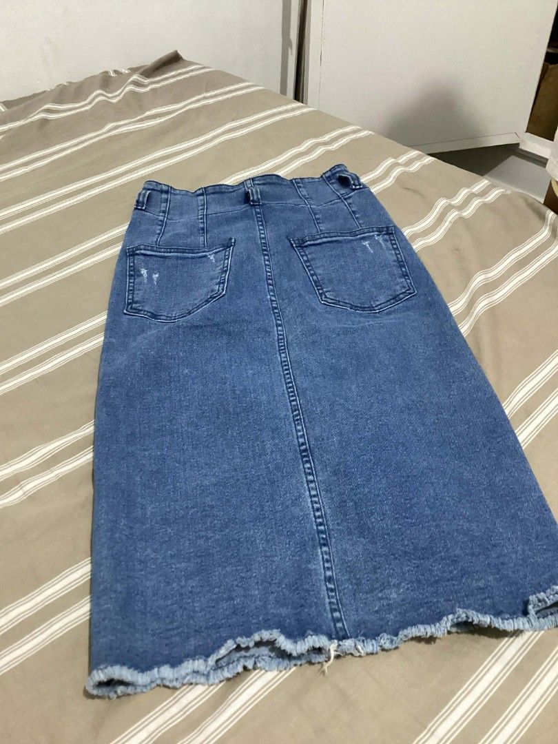 Denim Midi Skirt with Front Slit (Category: Skirts) located in Quezon City. Submitted by heejoobns (Listing ID 1417928885, Image 3). Description: - Denim midi skirt - Stylish front slit - Raw hem - High-waisted - Button details - Two back pockets - Distressed details - Dress up or down.