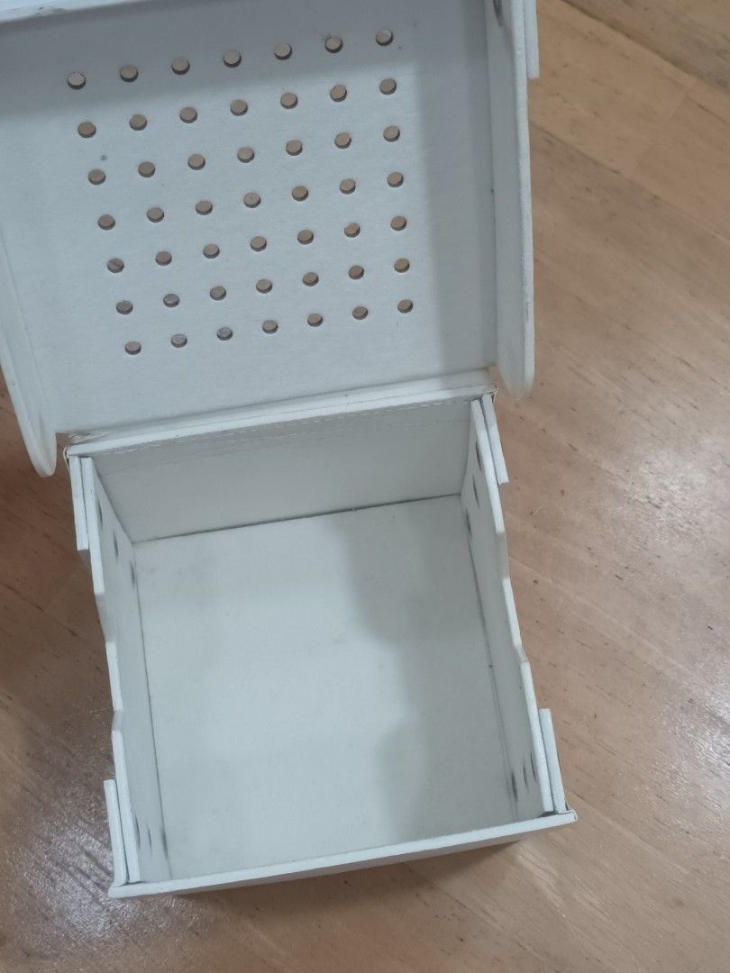 Diesel Watch [BOX ONLY] (Category: Accessory Holder, Box & Organizers) located in Manila. Submitted by m_brian (Listing ID 1417958525, Image 3). Description: - Diesel watch box - White exterior - Embossed Diesel logo - Square shape - Flap closure.