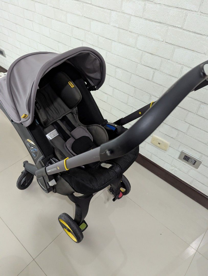 Doona stroller + car seat (Category: Strollers) located in Manila. Submitted by mbqueenofthestars (Listing ID 1418009744, Image 2). Description: lightly used doona stroller and carseat no damage includes rain cover and vehicle protector.