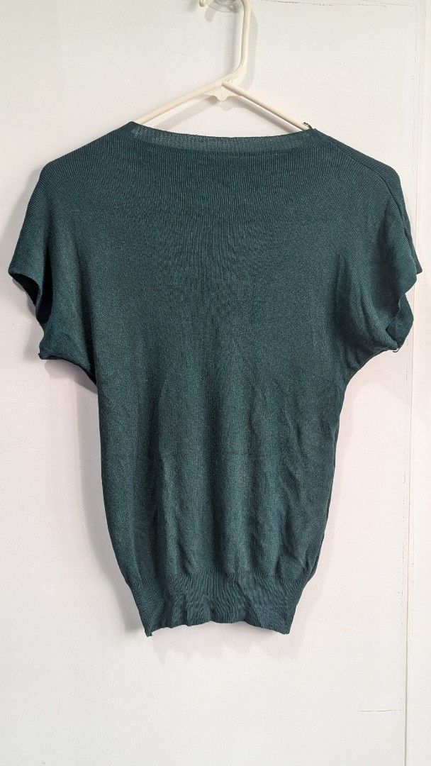 Emerald Green Knit Short Sleeve Top (Category: Blouses) located in Marikina City. Submitted by mlektea (Listing ID 1417860495, Image 2). Description: - Round neck - Short sleeves - Fitted design - Ribbed texture - Solid green color - Knit material - Unique sleeve cut - Ribbed hemline - Fits S-M frame - Nice color in actual! Lucky color pa yata this yr haha.