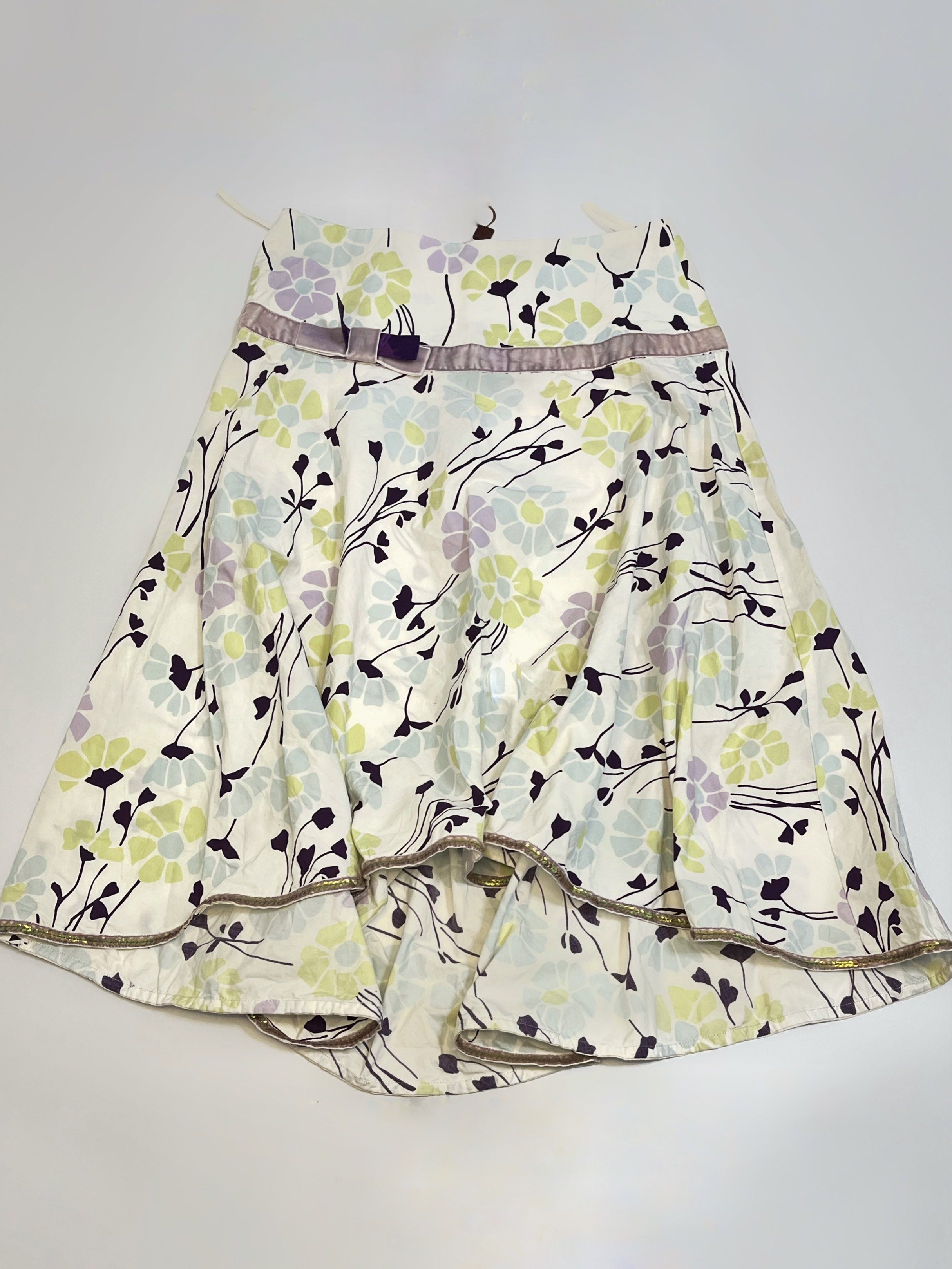 Floral High Low Midi Skirt (Category: Skirts) located in Manila. Submitted by mausicaaa (Listing ID 1417868941, Image 1). Description: Waist: 26 Length: 22-27 Has Zipper Gcash/BDO.