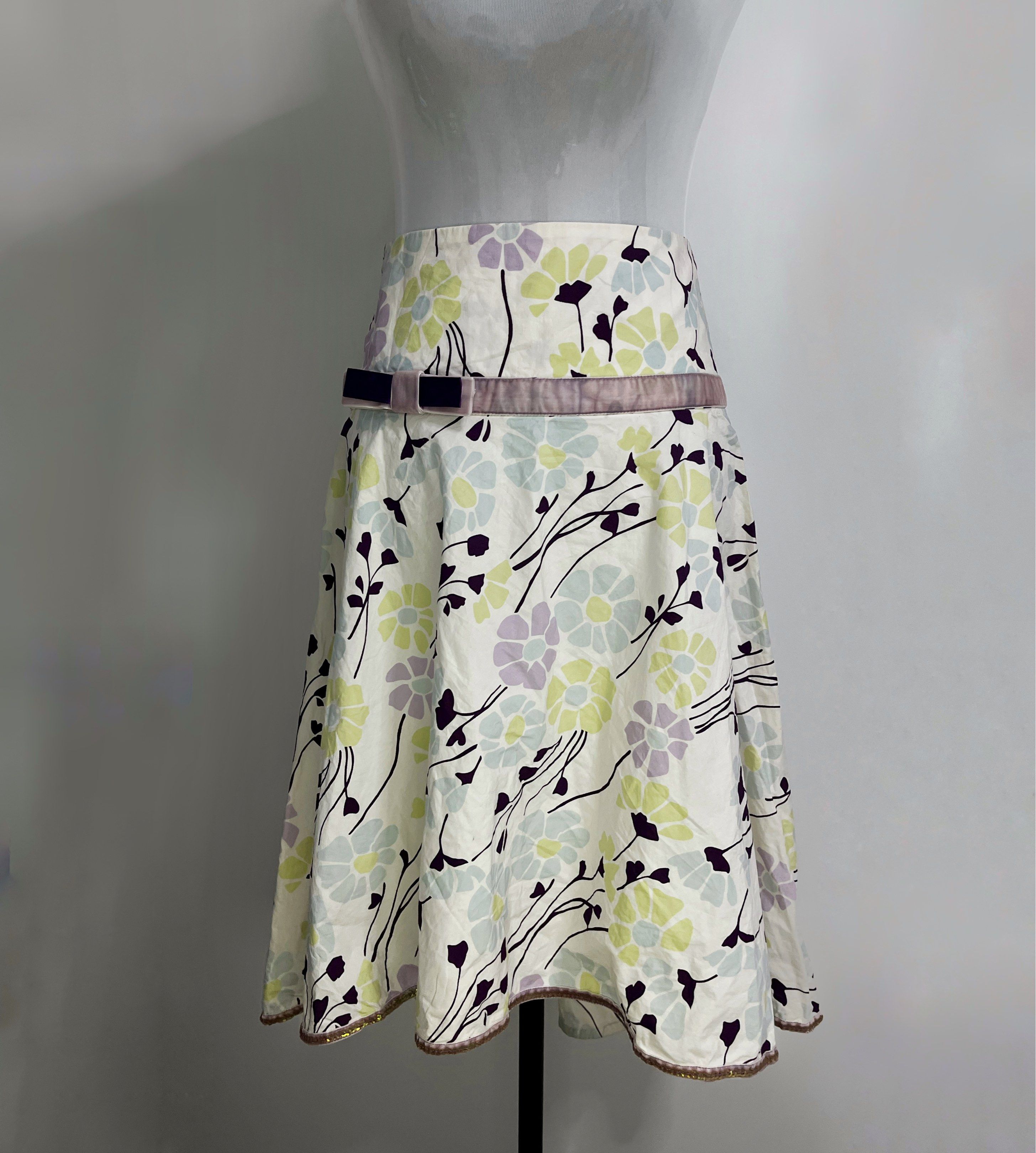 Floral High Low Midi Skirt (Category: Skirts) located in Manila. Submitted by mausicaaa (Listing ID 1417868941, Image 2). Description: Waist: 26 Length: 22-27 Has Zipper Gcash/BDO.