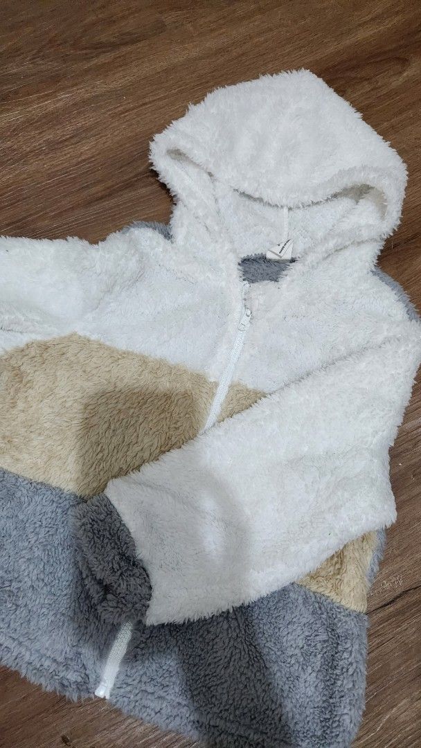 Fluffy coat for kids (2-3 years) (Category: Babies & Kids Fashion) located in Manila. Submitted by bbniall (Listing ID 1417879943, Image 3). Description: - unused.