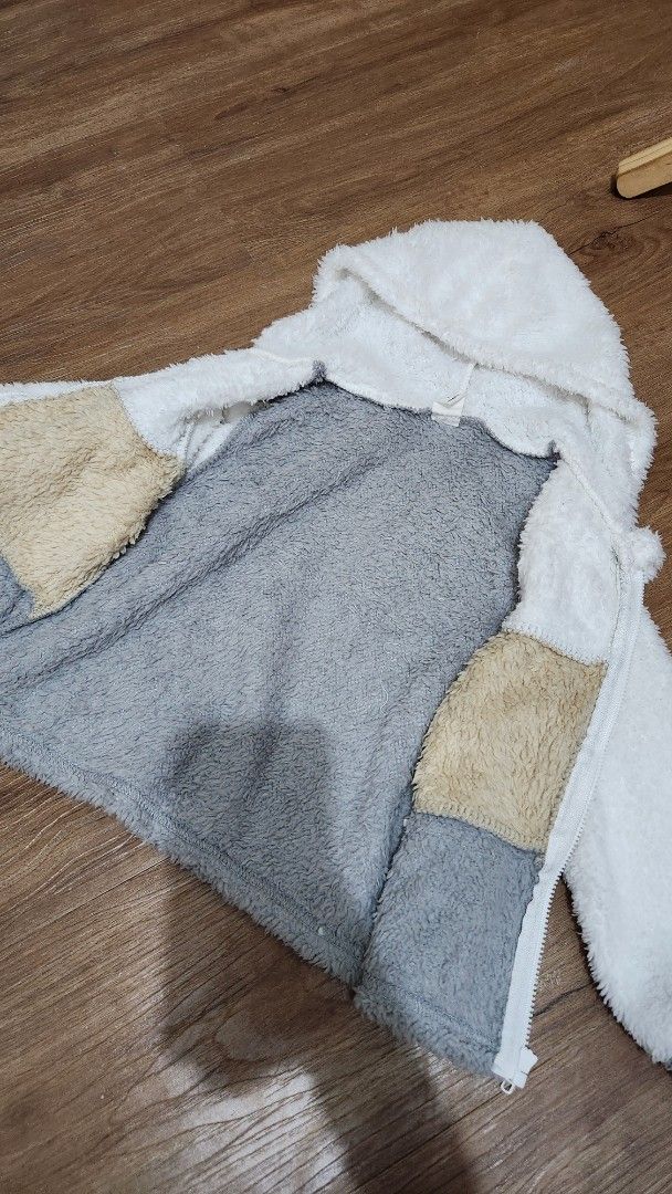 Fluffy coat for kids (2-3 years) (Category: Babies & Kids Fashion) located in Manila. Submitted by bbniall (Listing ID 1417879943, Image 2). Description: - unused.